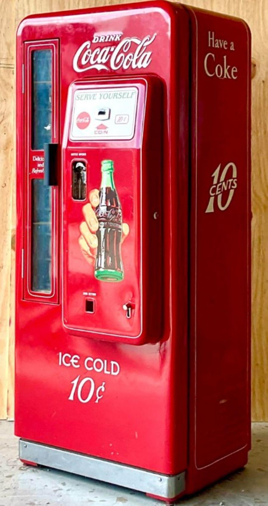 A fantastic vintage Boho Coca Cola machine. A fully operable machine in excellent vintage condition. Includes the key. Acquired from a Palm Beach estate. 