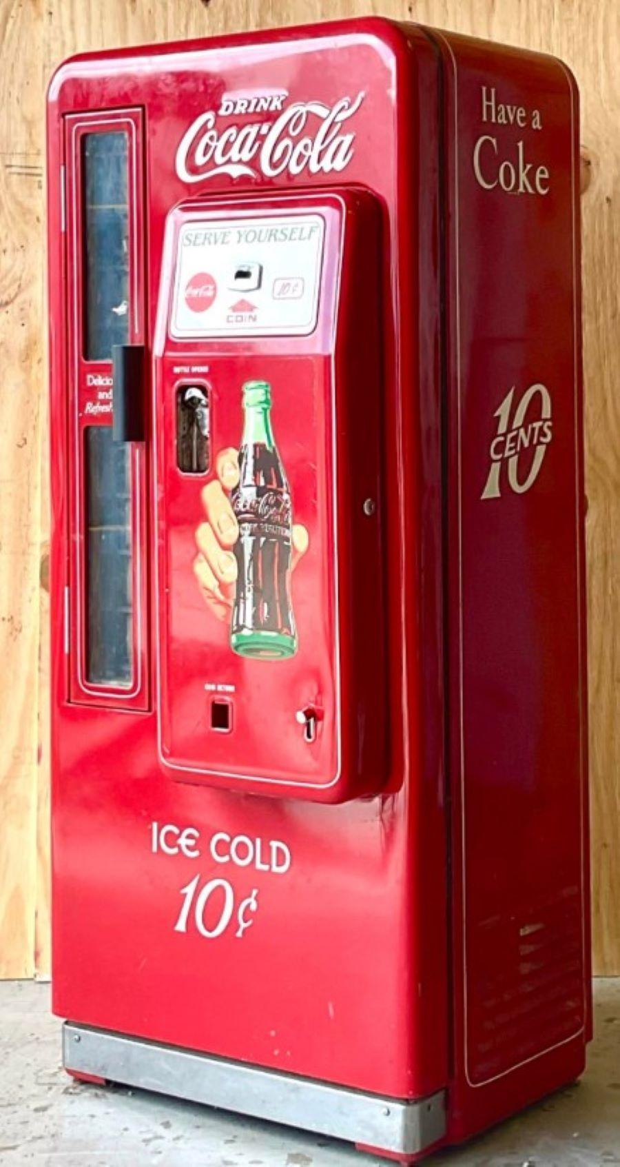 20ième siècle Machine Coca Cola vintage boho des années 1970 en vente