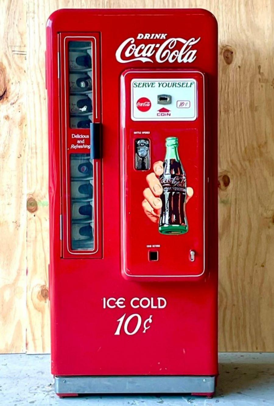 Métal Machine Coca Cola vintage boho des années 1970 en vente
