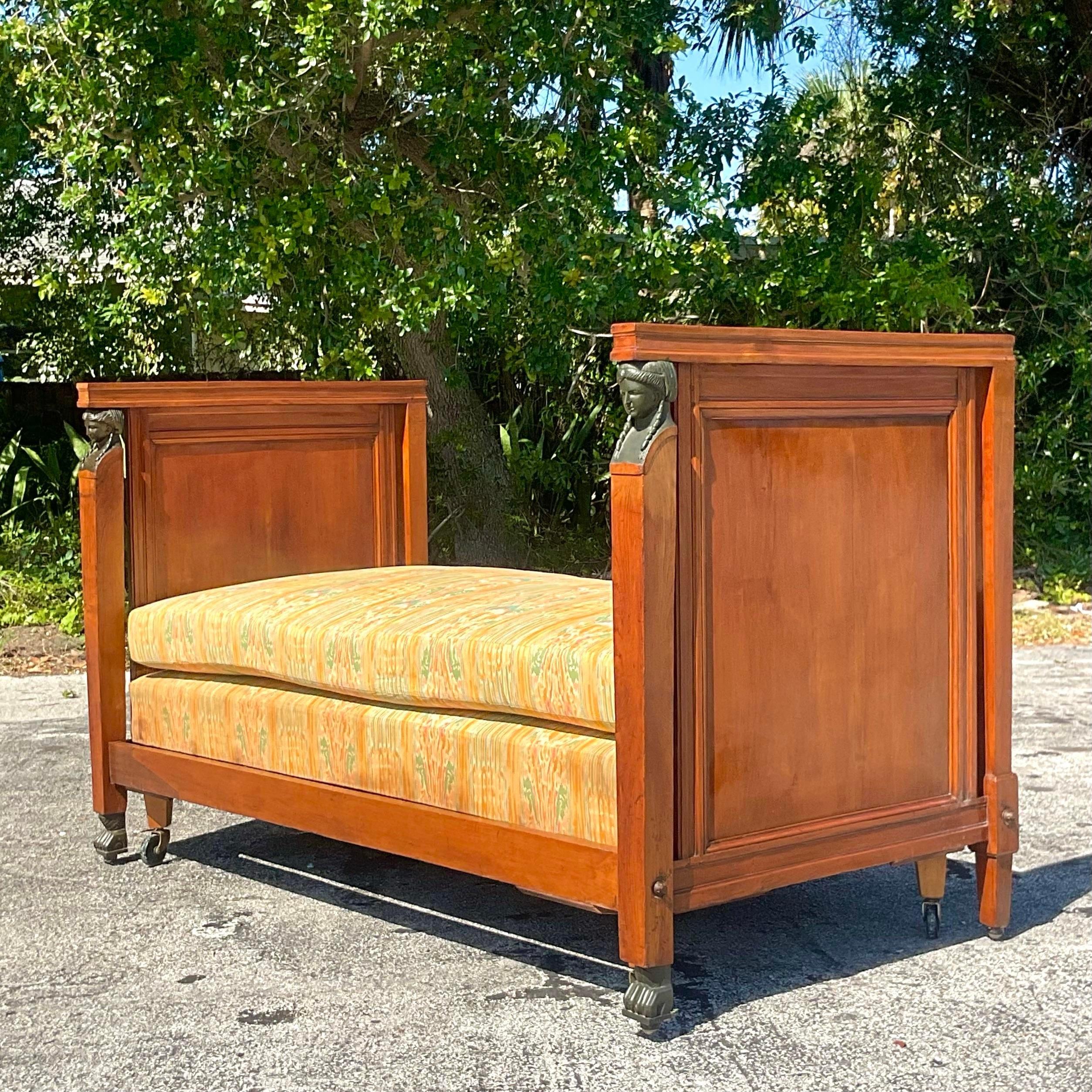 Biedermeier-Trundle-Bett aus österreichischem Nussbaumholz, Boho, 19. Jahrhundert (Polster) im Angebot