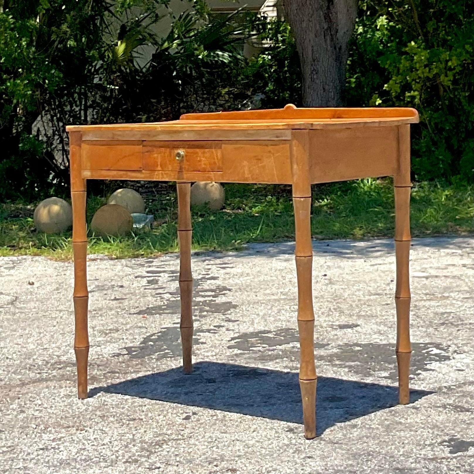 Scrivania in bambù intagliato vintage Boho del XIX secolo in vendita 1