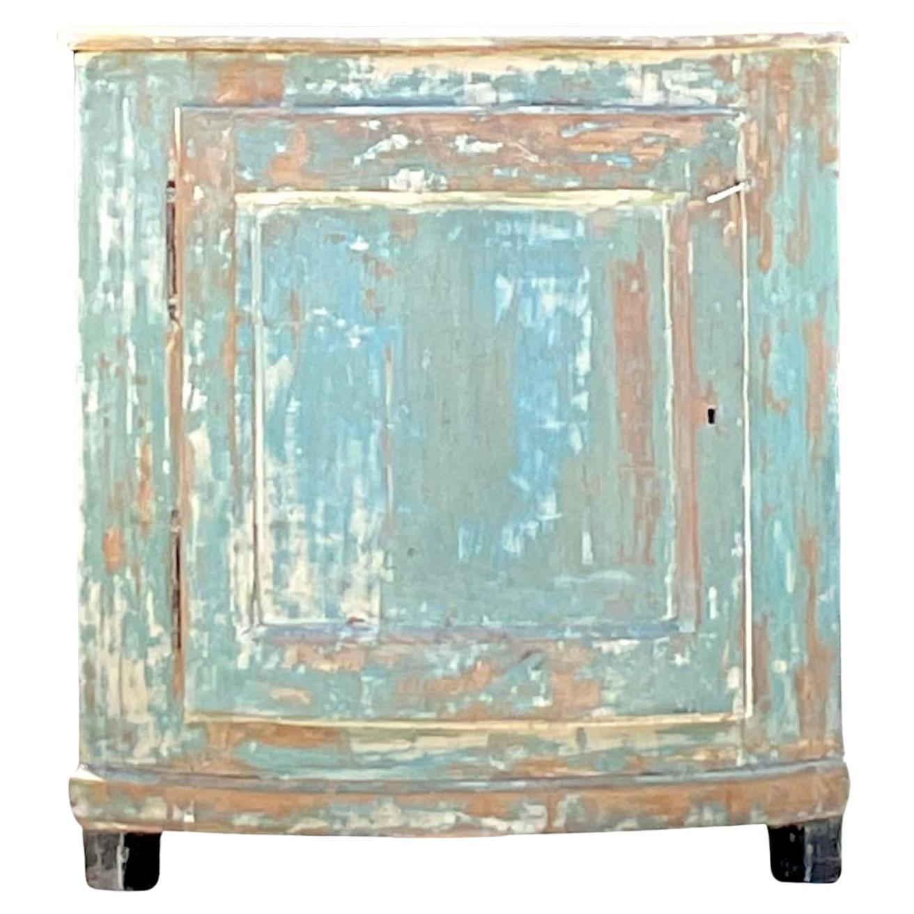 Vieille armoire d'angle suédoise patinée Boho 19ème siècle