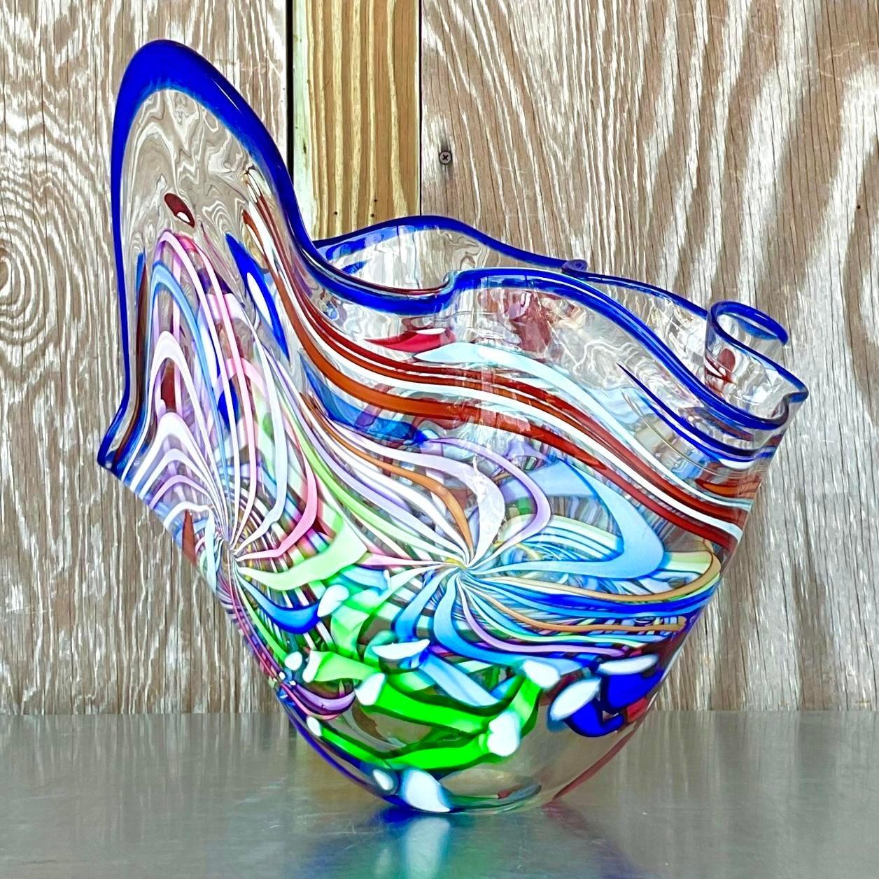 Cuenco ondulado de vidrio artístico Vintage Boho 2001 firmado Estadounidense en venta