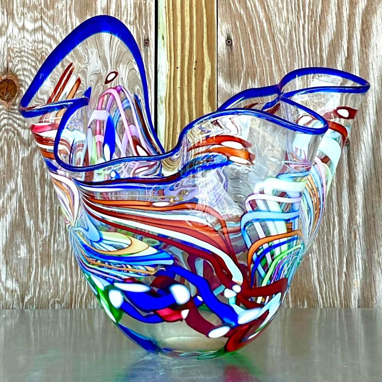 Cuenco ondulado de vidrio artístico Vintage Boho 2001 firmado Siglo XXI y contemporáneo en venta