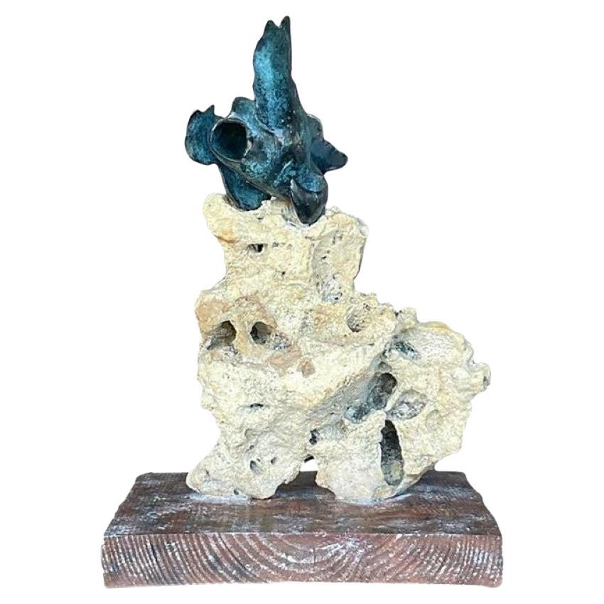 Sculpture vintage bohème abstraite en bronze et coquina en vente