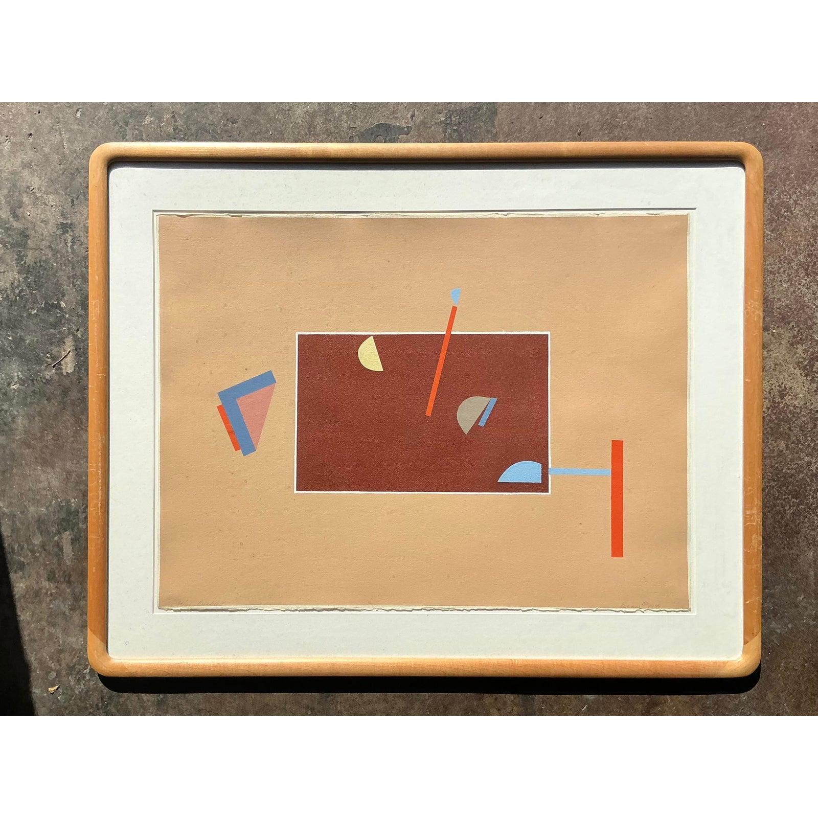 Diese geometrische, abstrakte Lithografie im Vintage-Stil, signiert und datiert 1980, setzt ein raffiniertes modernistisches Zeichen. Die Komposition erkundet räumliche Beziehungen durch schwebende Formen - Dreiecke, Bögen und lineare Akzente -, die