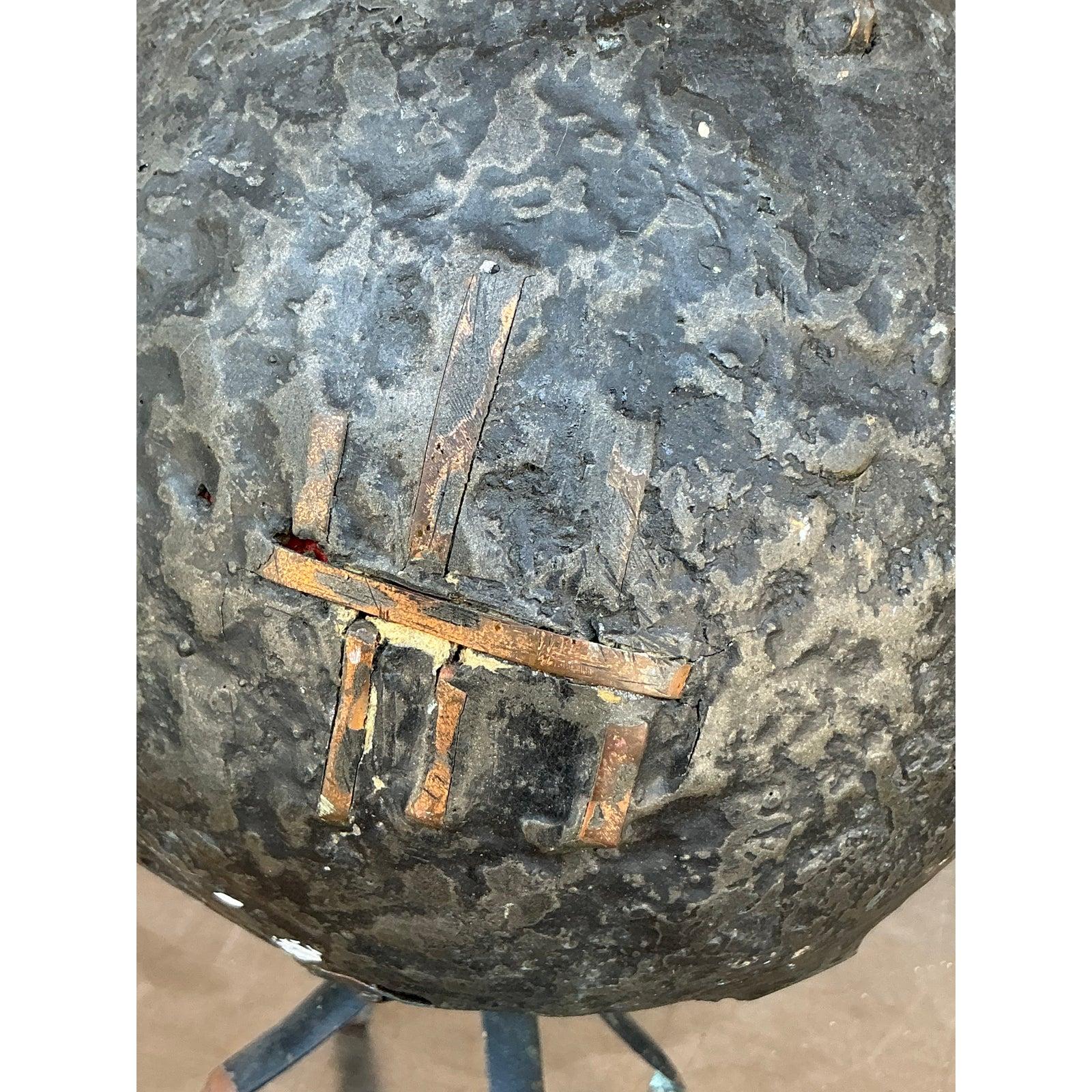 Scultura astratta di un pianeta in stile boho vintage In condizioni buone in vendita a west palm beach, FL