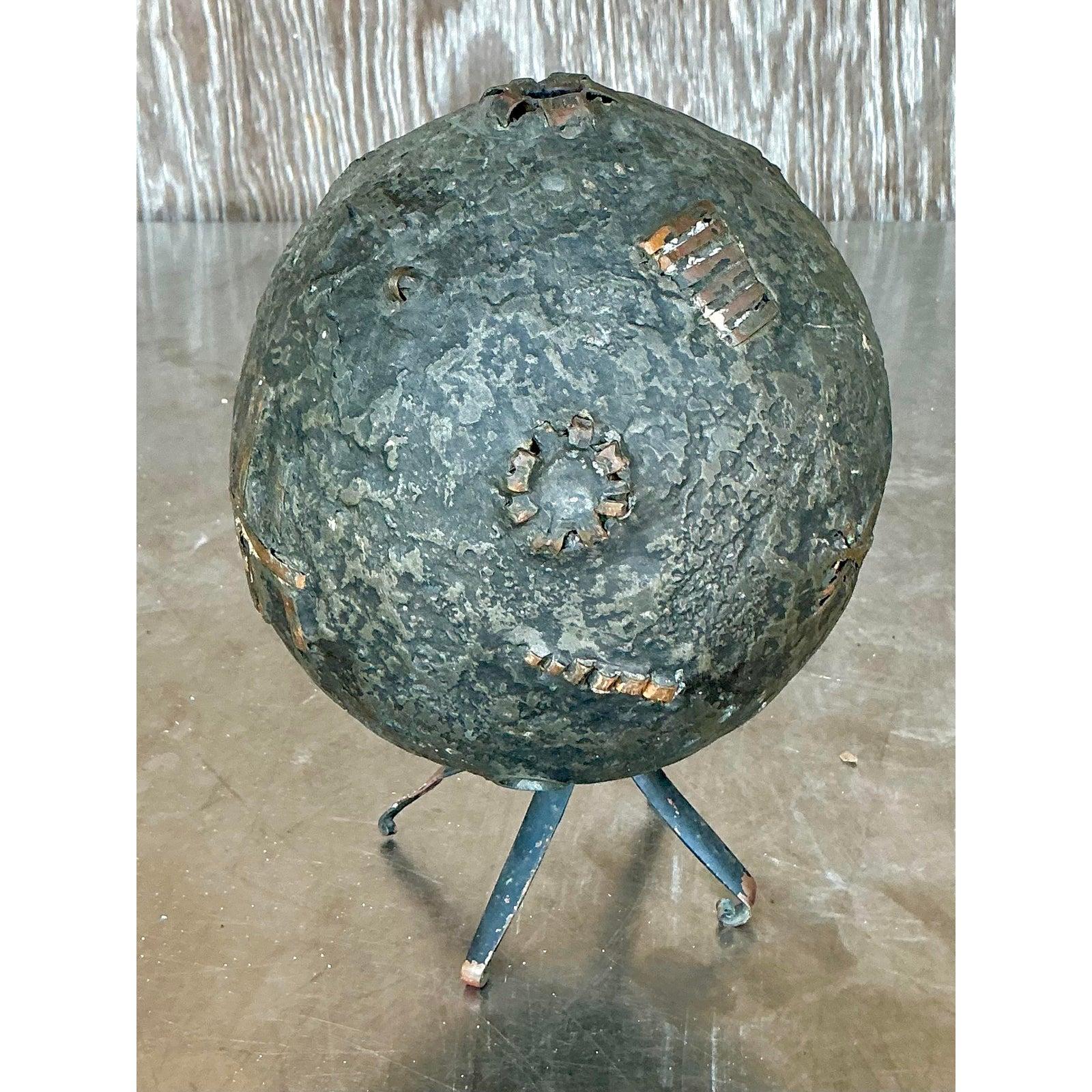 Scultura astratta di un pianeta in stile boho vintage in vendita 1