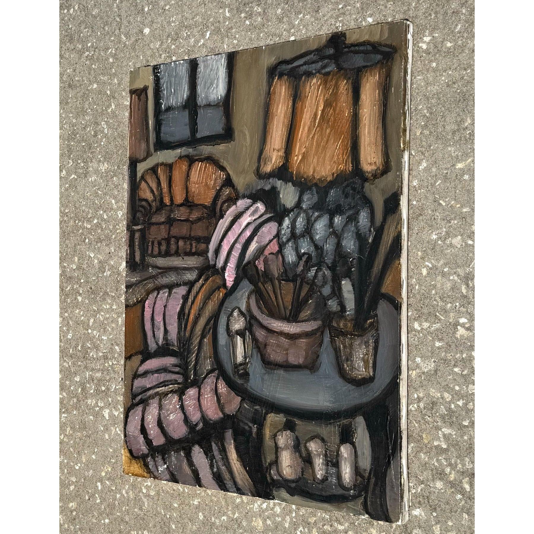 Dieses reich strukturierte und kühn umrissene Gemälde, das eine gemütliche Innenraumszene darstellt, verbindet expressionistischen Charme mit stimmungsvollen Farbtönen. 
Ein runder Sessel in warmem Terrakotta und staubigem Mauve steht neben einem