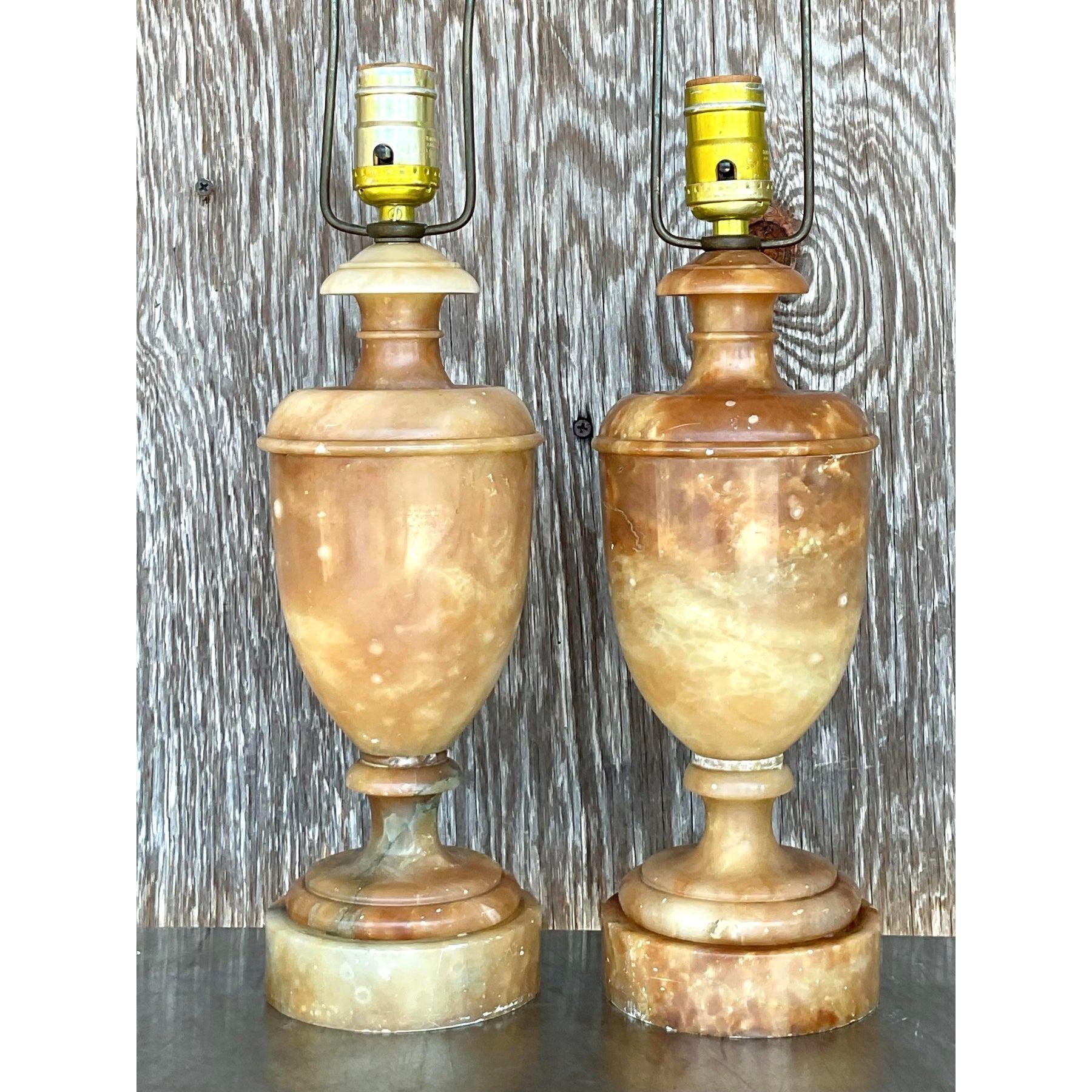 Métal Paire de lampes Urnes Boho en albâtre en vente