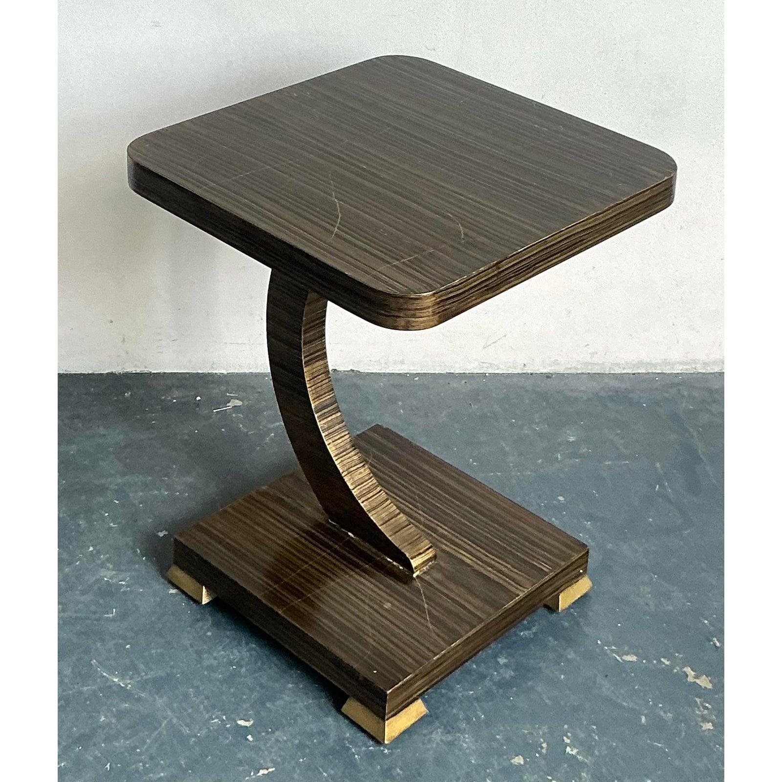 Mesa auxiliar vintage boho Amy Howard con punta dorada Madera en venta