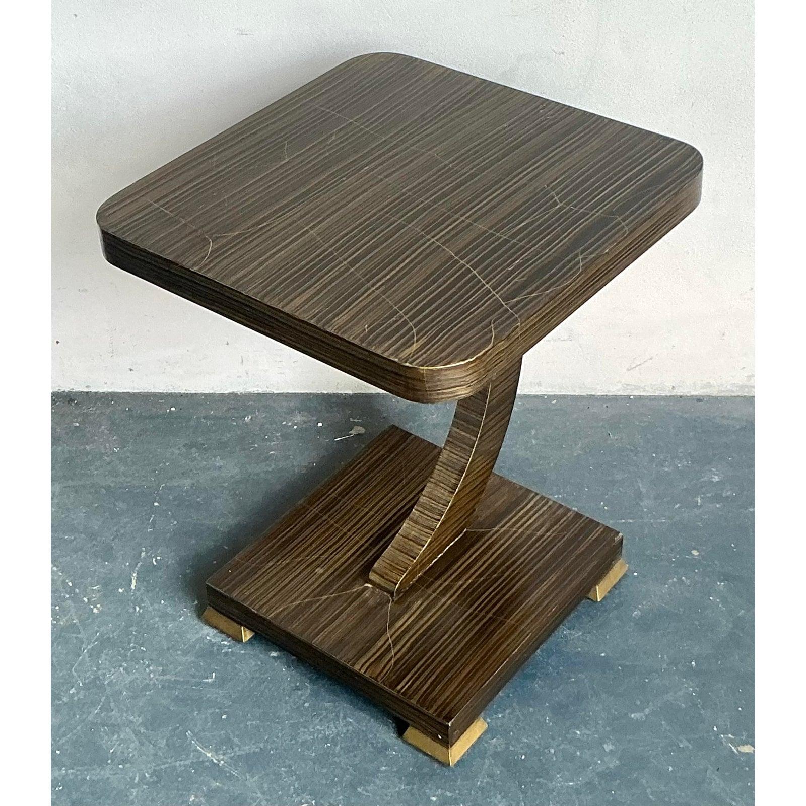 Mesa auxiliar vintage boho Amy Howard con punta dorada en venta 1