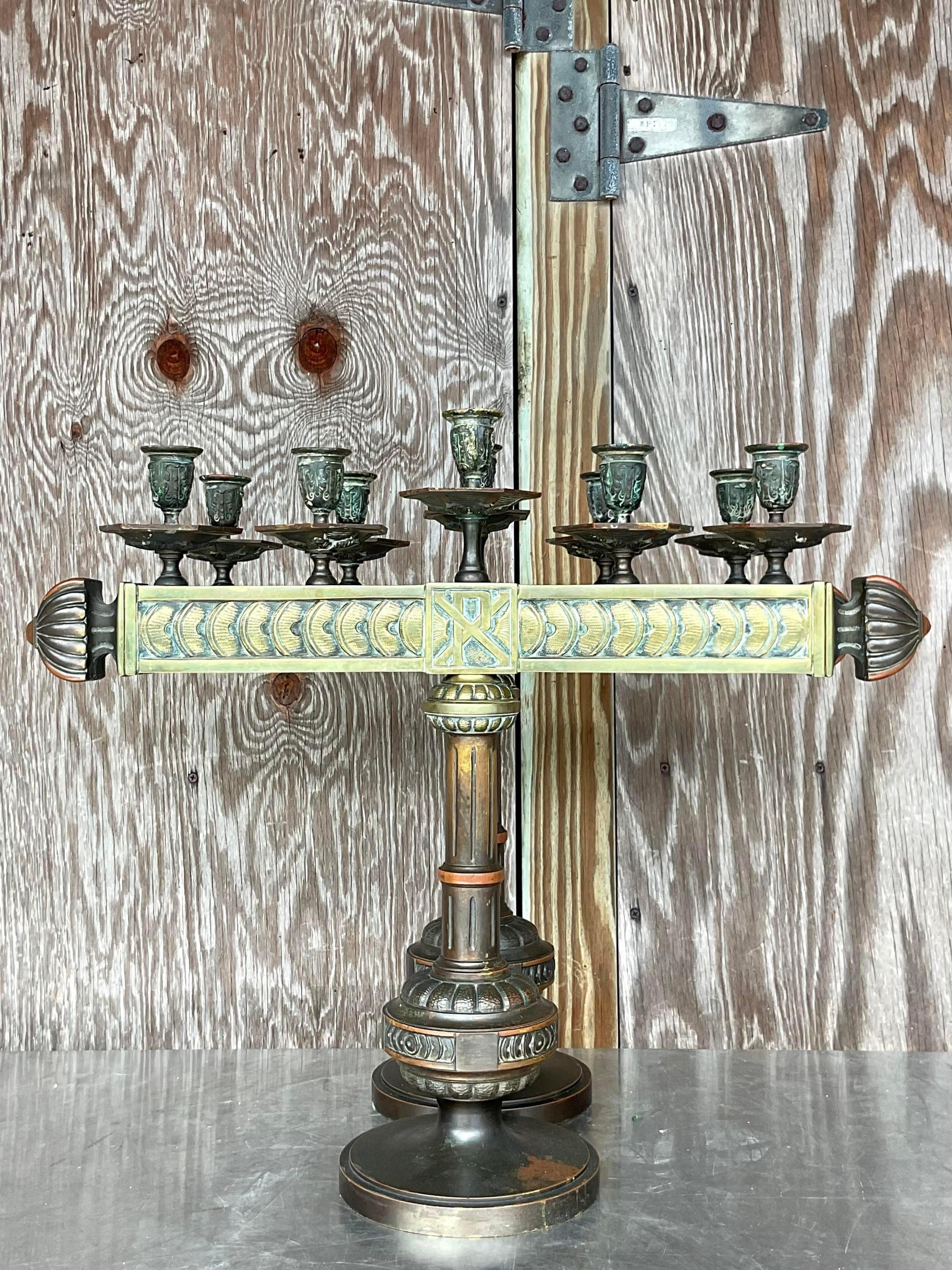 Vintage Boho Antike Bronze-Altarkandelaber aus Bronze, ein Paar (19. Jahrhundert) im Angebot