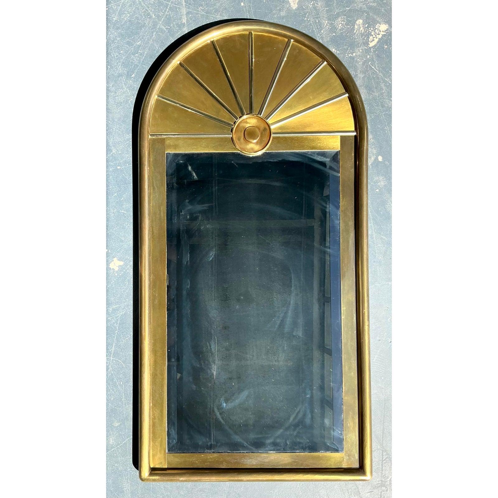 Art déco Miroir vintage Boho en laiton arqué d'après Mastercraft en vente