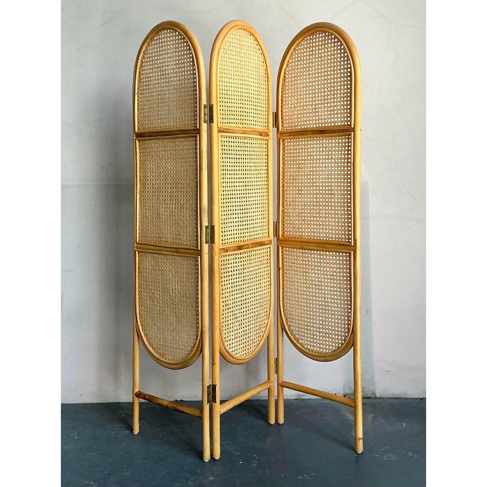 Paravent vintage Boho à canne arquée Bon état - En vente à West Palm Beach, FL