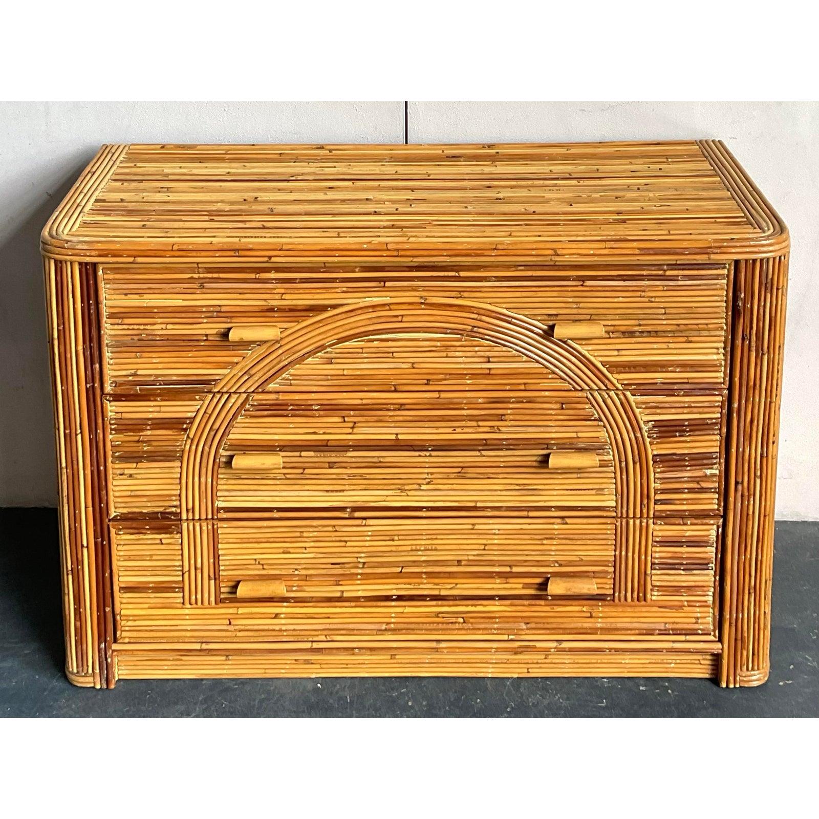 Mid-Century moderno Cassettiera ad arco Boho con canna da pesca vintage in vendita