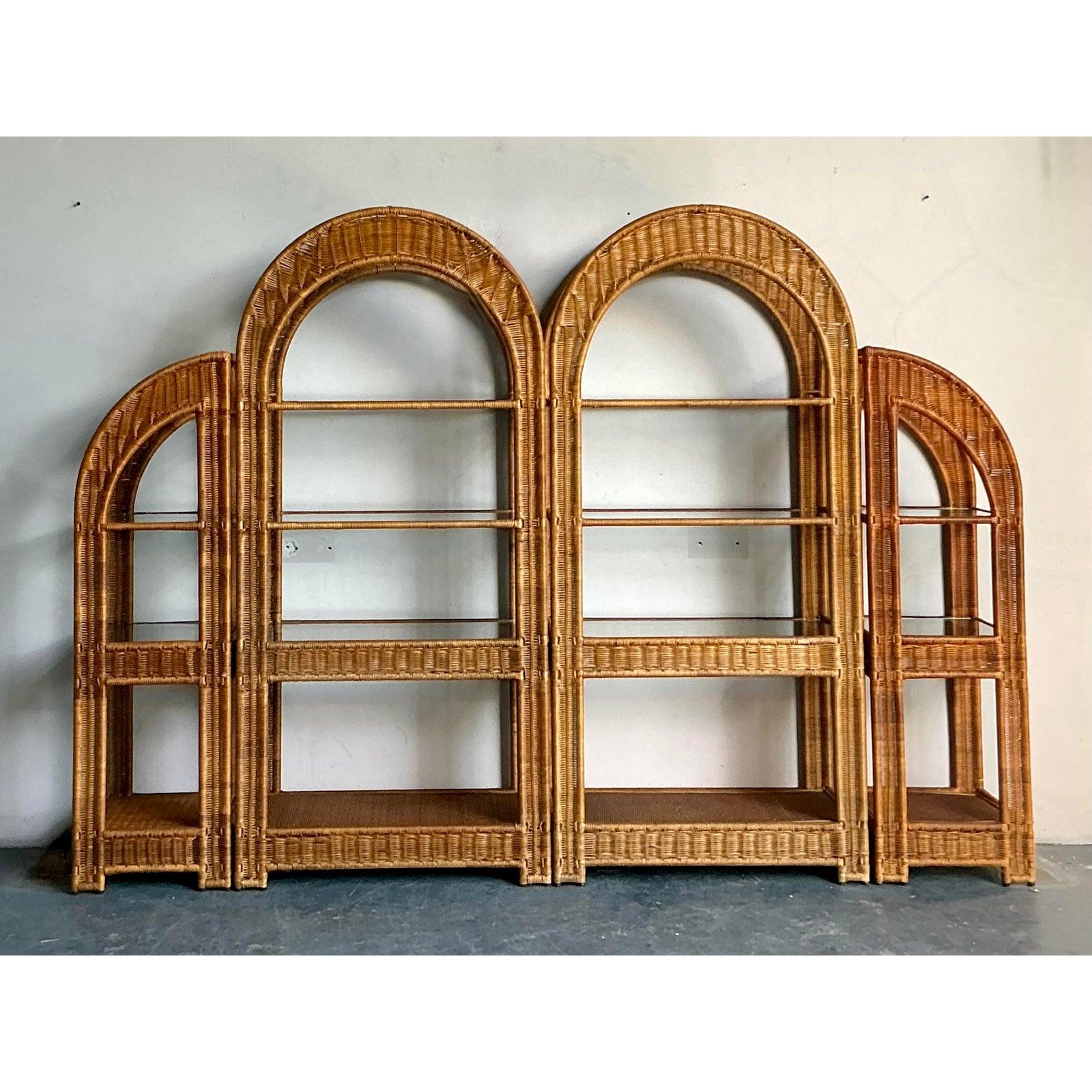 Estantería de ratán arqueada boho vintage Moderno orgánico en venta