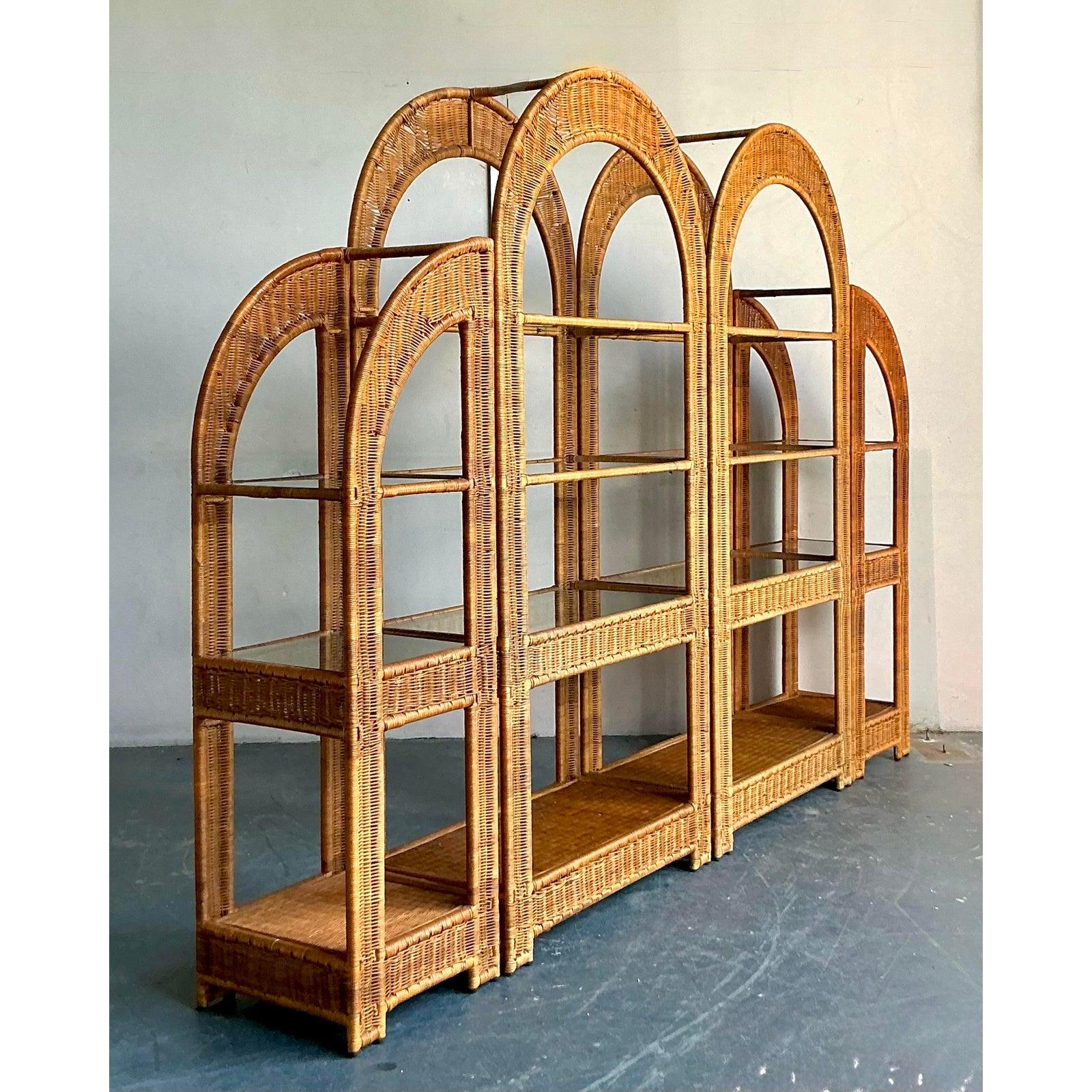 Estantería de ratán arqueada boho vintage Filipino en venta