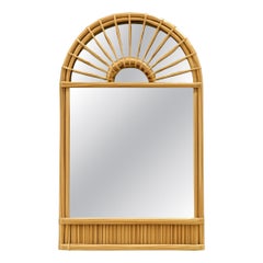 Specchio vintage in rattan in stile boho con cornice ad arco