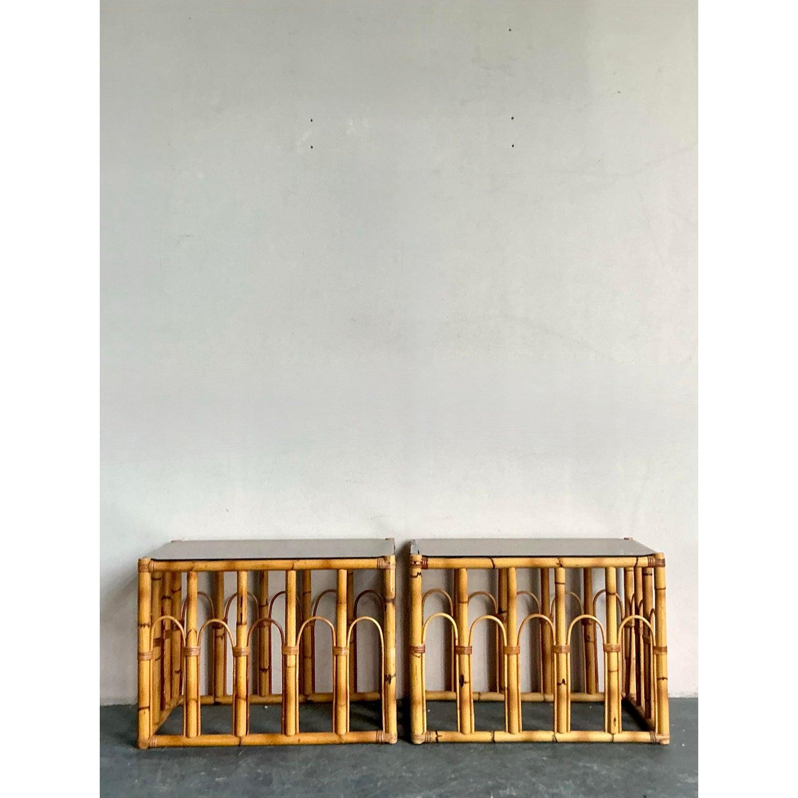 Table d'appoint vintage en rotin arqué Boho Bon état - En vente à West Palm Beach, FL