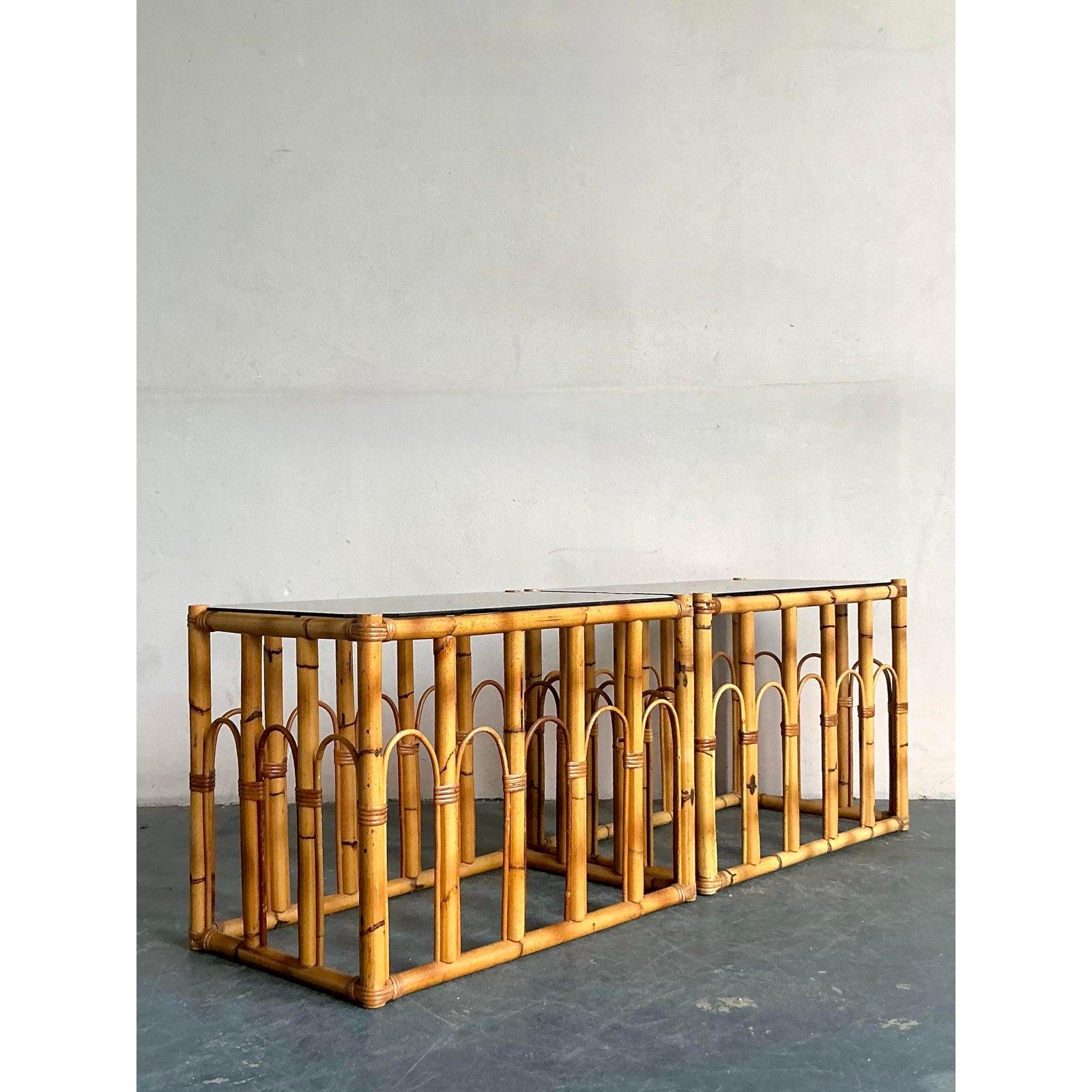 Table d'appoint vintage en rotin arqué Boho en vente 1