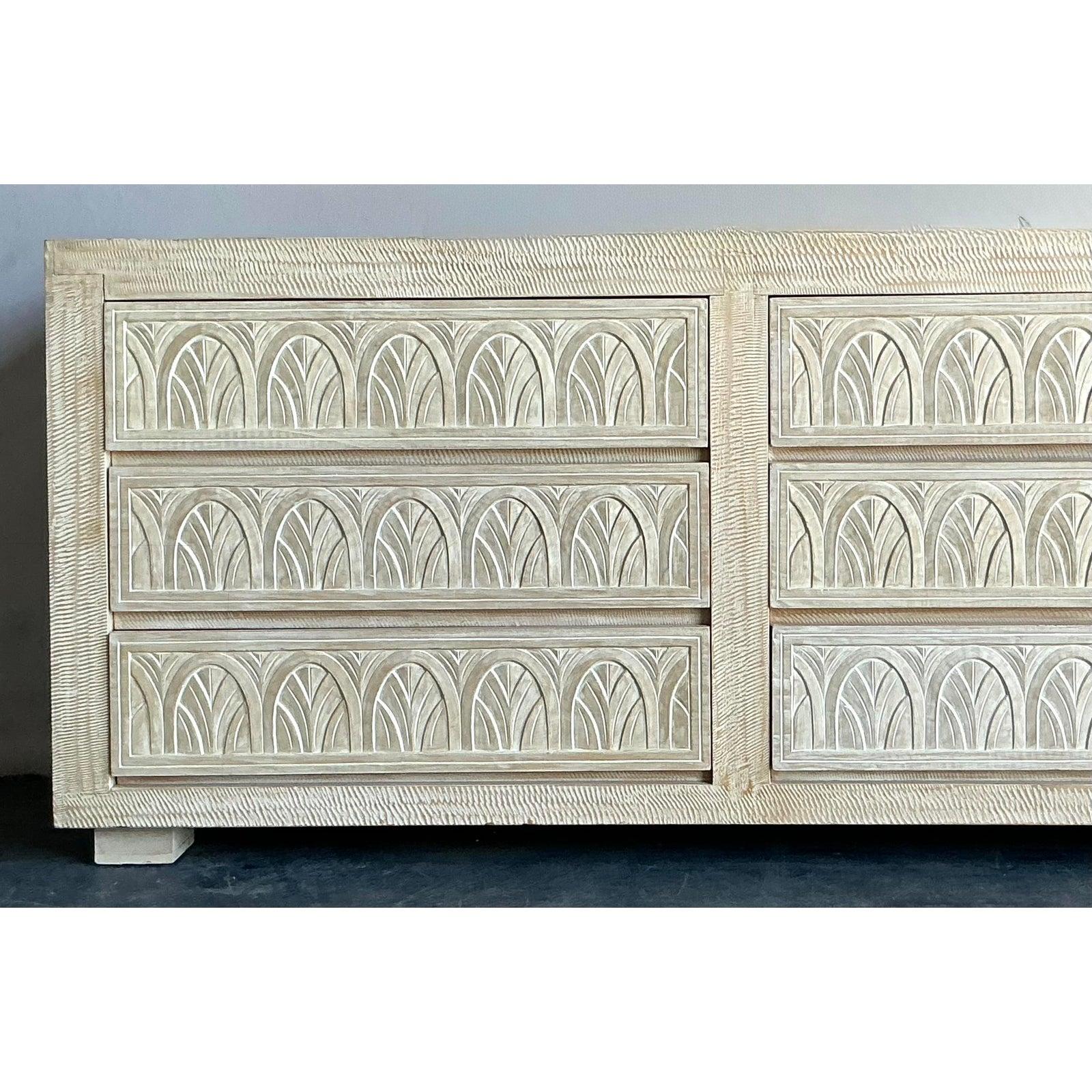 Vintage Boho gewölbt Wood Kommode (amerikanisch) im Angebot