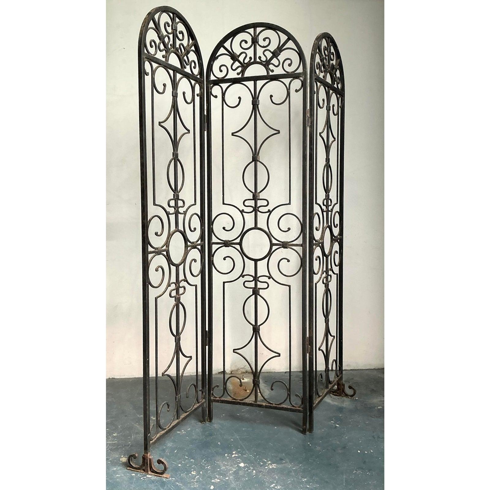 Paravent vintage Boho en fer forgé arqué Bon état - En vente à West Palm Beach, FL