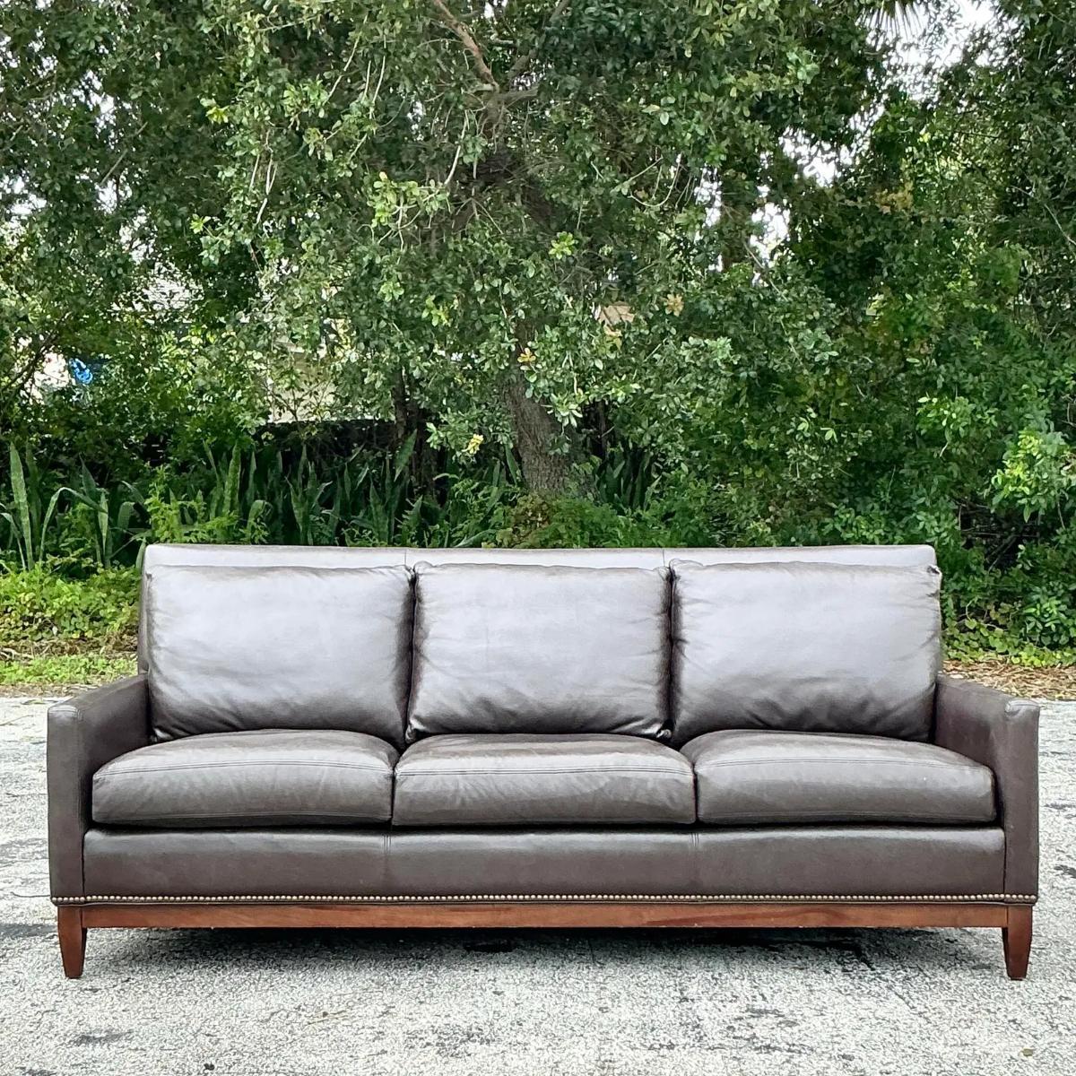Vintage Boho Arhaus Camden Kollektion Leder-Sofa im Angebot 1