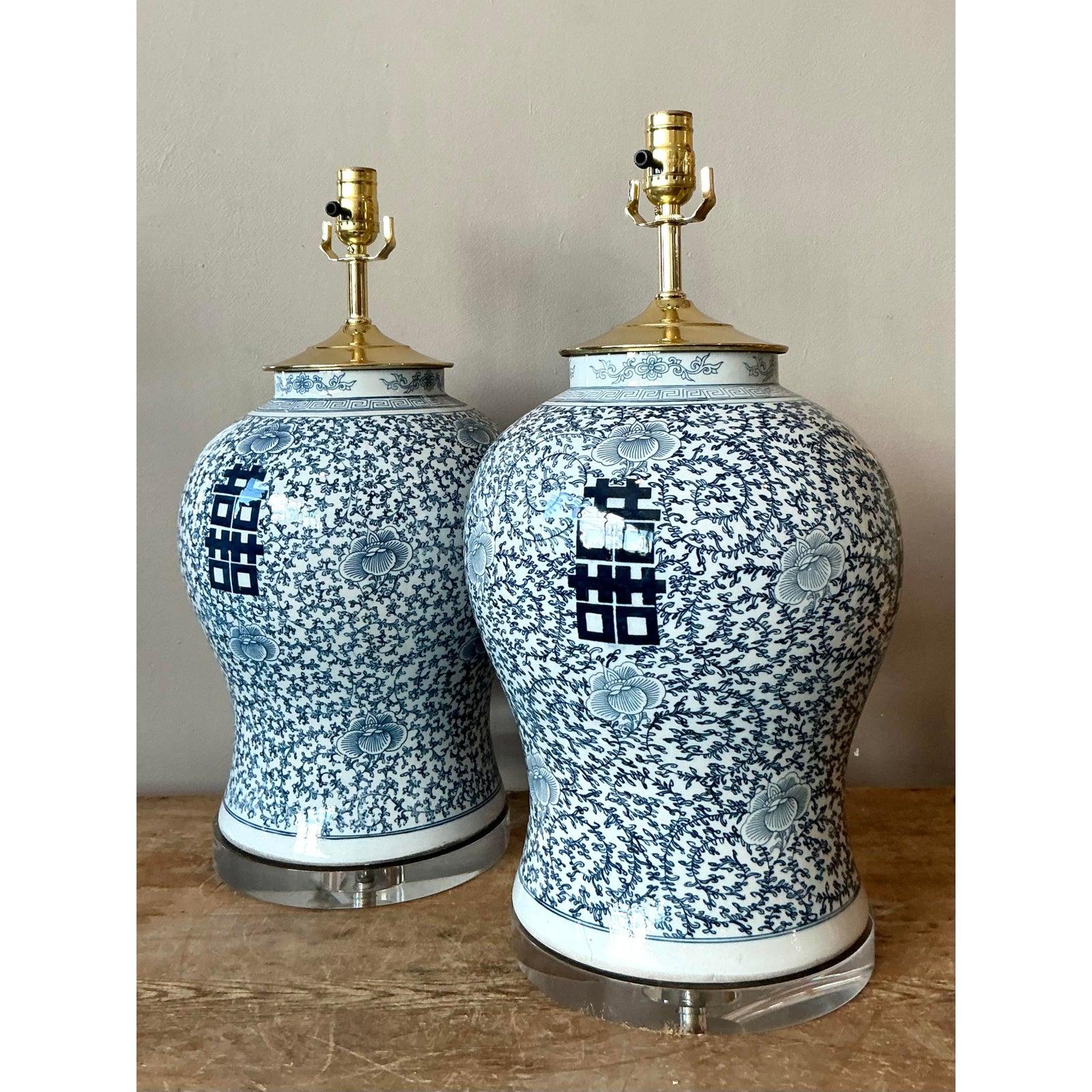 Chinoiseries Lampe Vintage Boho Asiatique Lucky Character en Céramique émaillée - Une Paire en vente