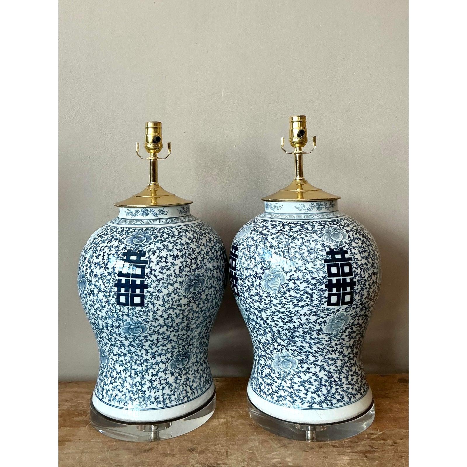 Chinois Lampe Vintage Boho Asiatique Lucky Character en Céramique émaillée - Une Paire en vente