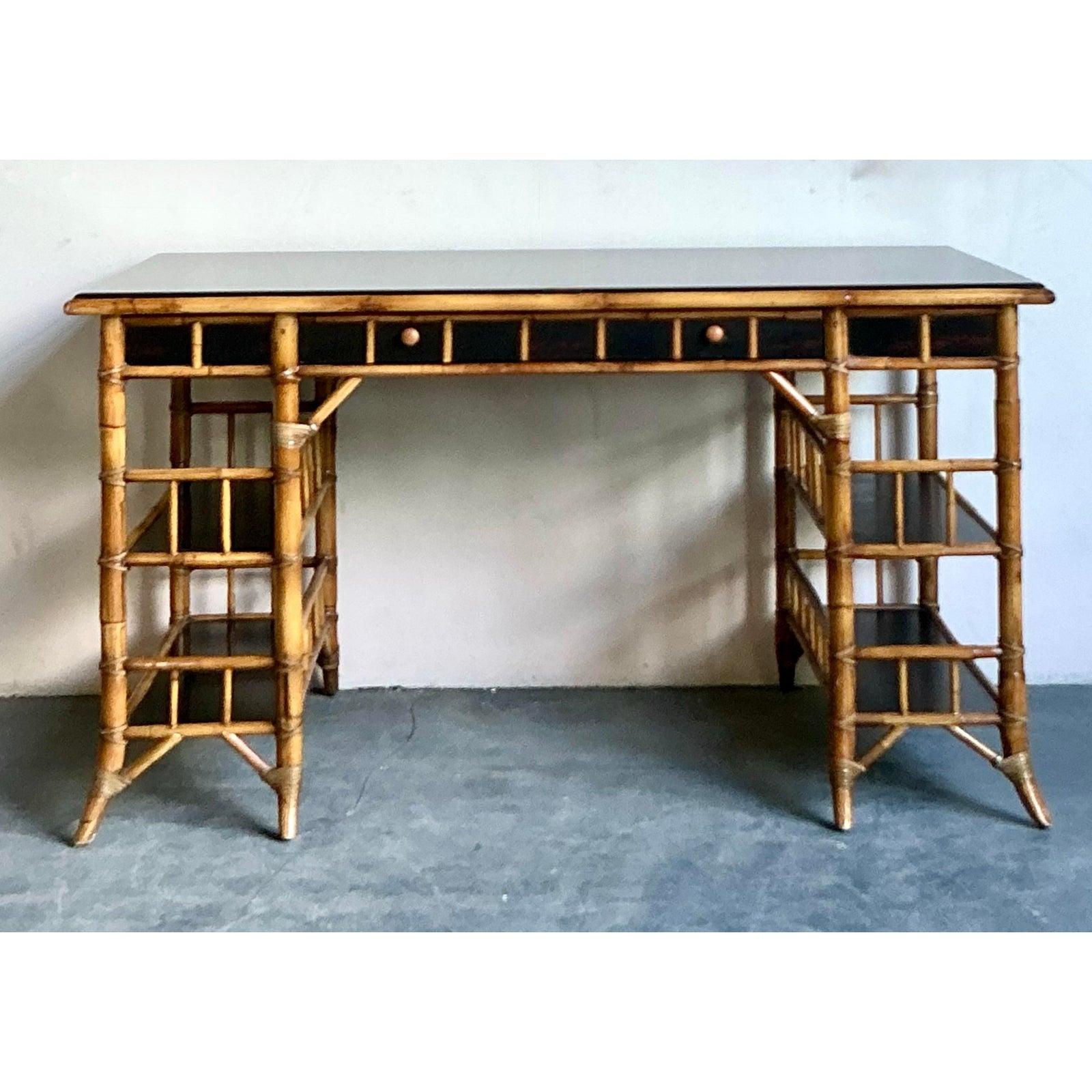 Scrivania e sedia in bambù vintage Boho Baker Milling Road In condizioni buone in vendita a West Palm Beach, FL