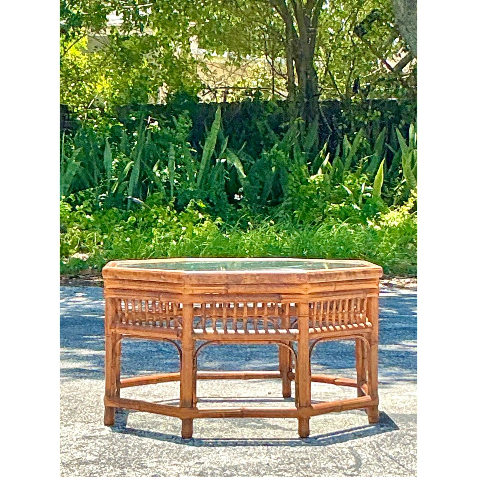 Mesa de centro octogonal vintage boho con medallón de bambú Bambú en venta