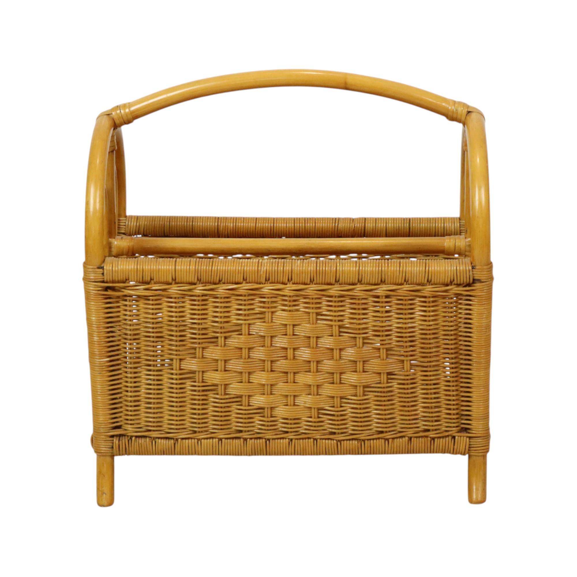 Vintage magazine rack, magazine rack made of bamboo and rattan, completely in bohemian style, circa 80s, Netherlands.

This object is in excellent little used vintage condition, no defects, the piece has a beautiful age patina, check the photos for