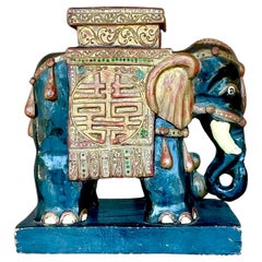 Tabouret éléphant bohème vintage en bois orné de bijoux