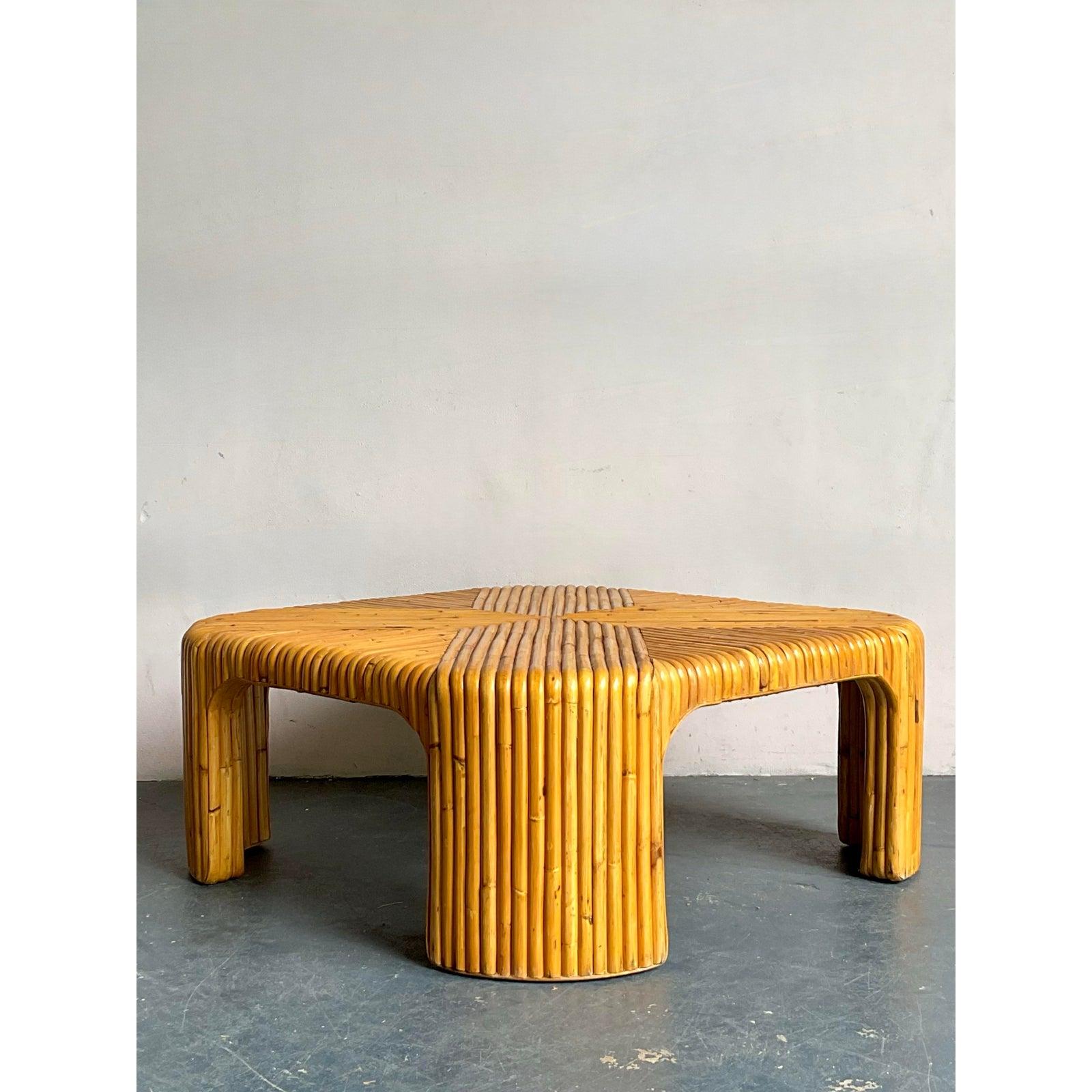 Mesa de centro vintage boho de ratán curvado en venta 3