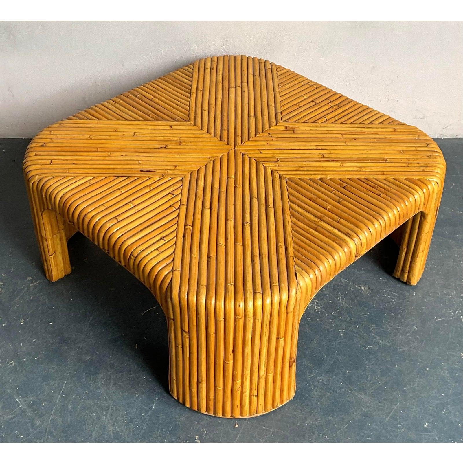 Mesa de centro vintage boho de ratán curvado en Bueno estado para la venta en West Palm Beach, FL