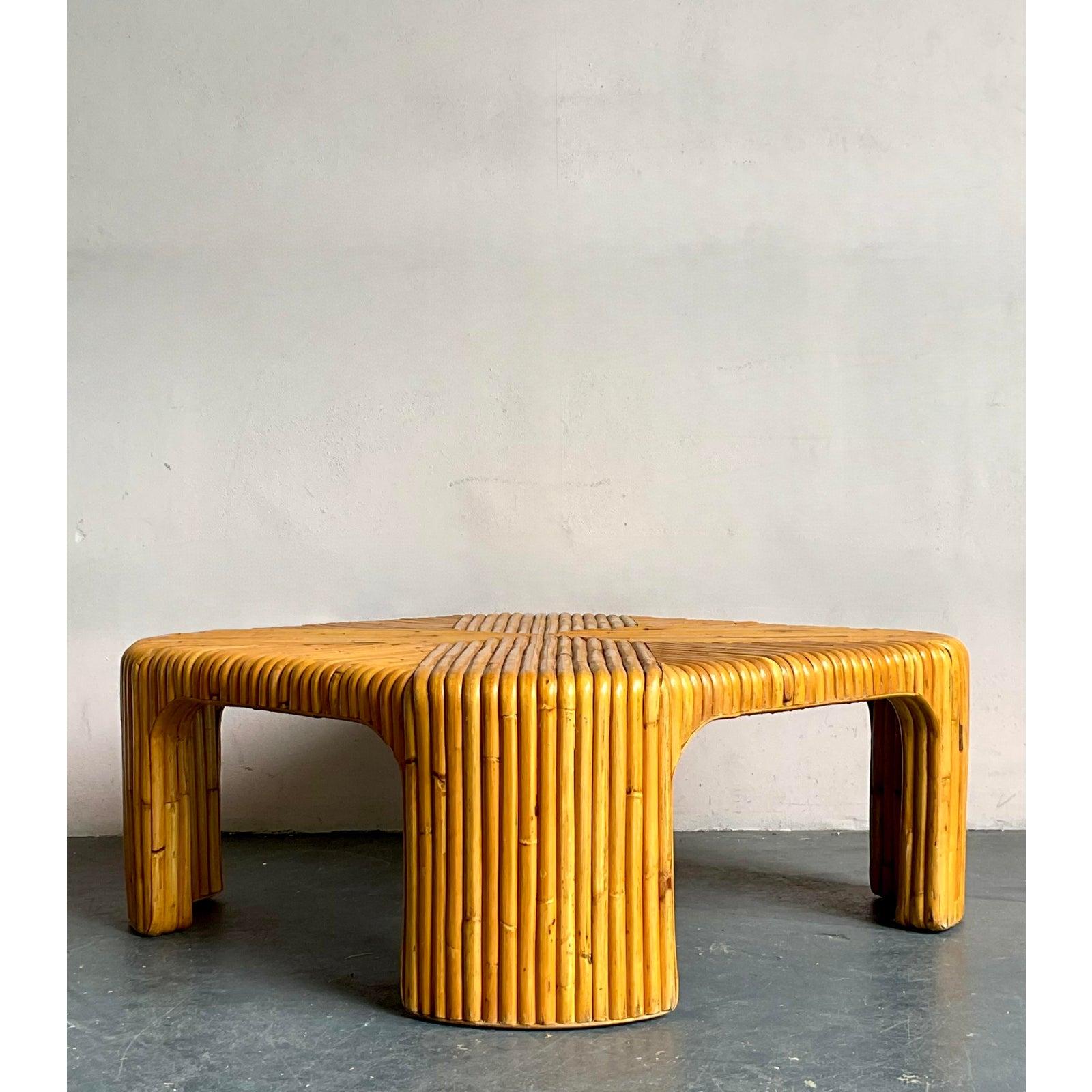 Mesa de centro vintage boho de ratán curvado Ratán en venta