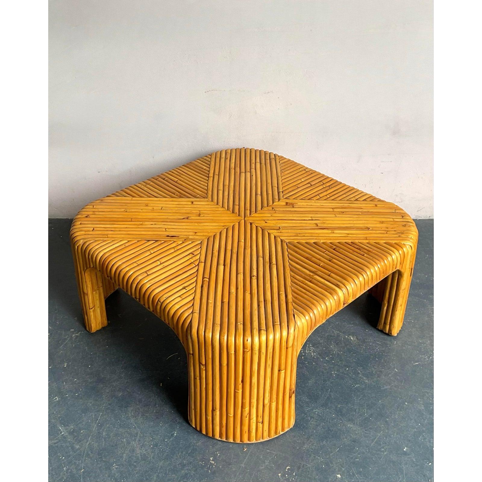 Mesa de centro vintage boho de ratán curvado en venta 2