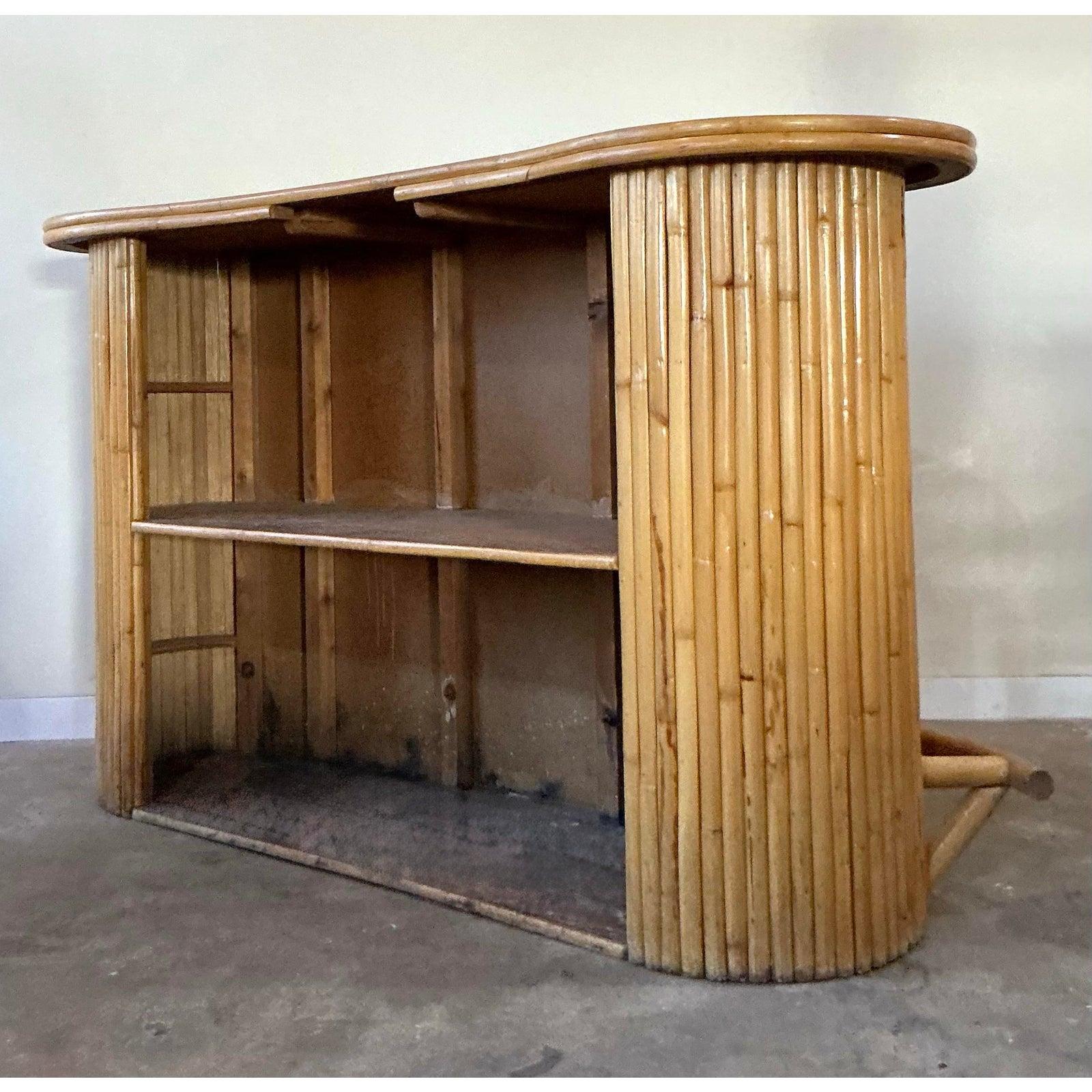 Vintage Boho Bent Rattan Dry Bar im Zustand „Gut“ im Angebot in West Palm Beach, FL