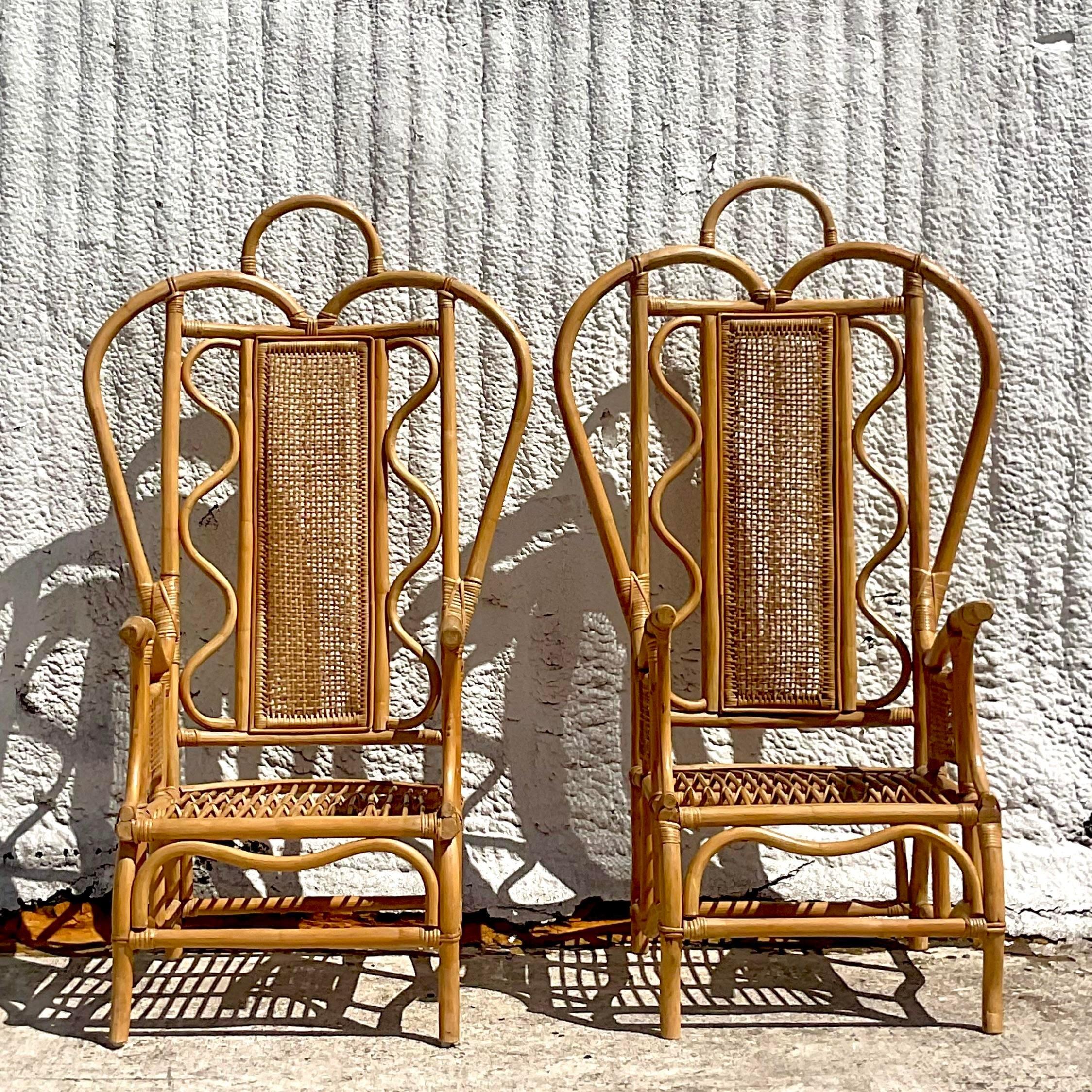 Vintage Boho Bent Rattan Ghandi Wingback Stühle - ein Paar im Zustand „Gut“ in west palm beach, FL