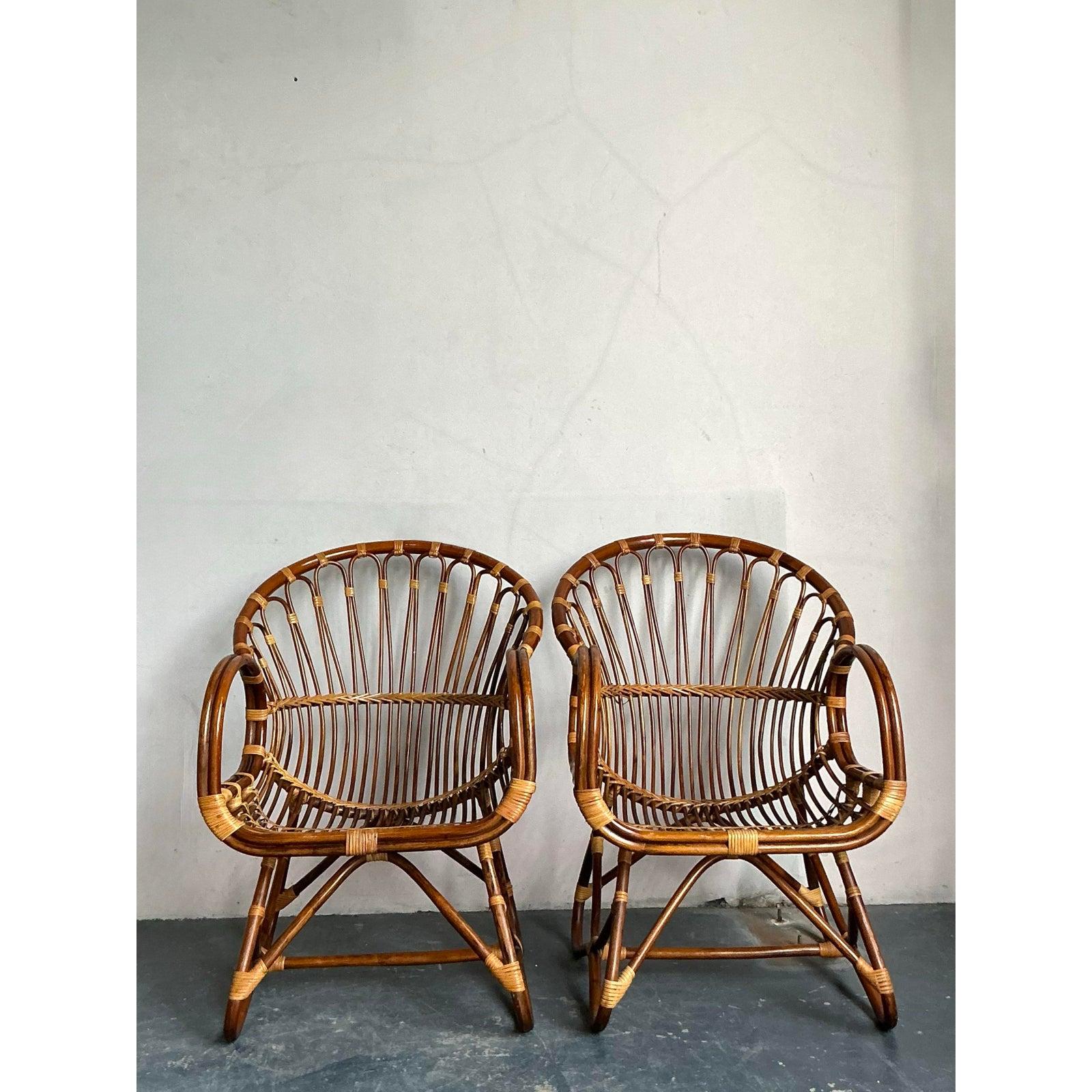 Pareja de tumbonas de ratán curvadas de estilo boho vintage Mimbre en venta