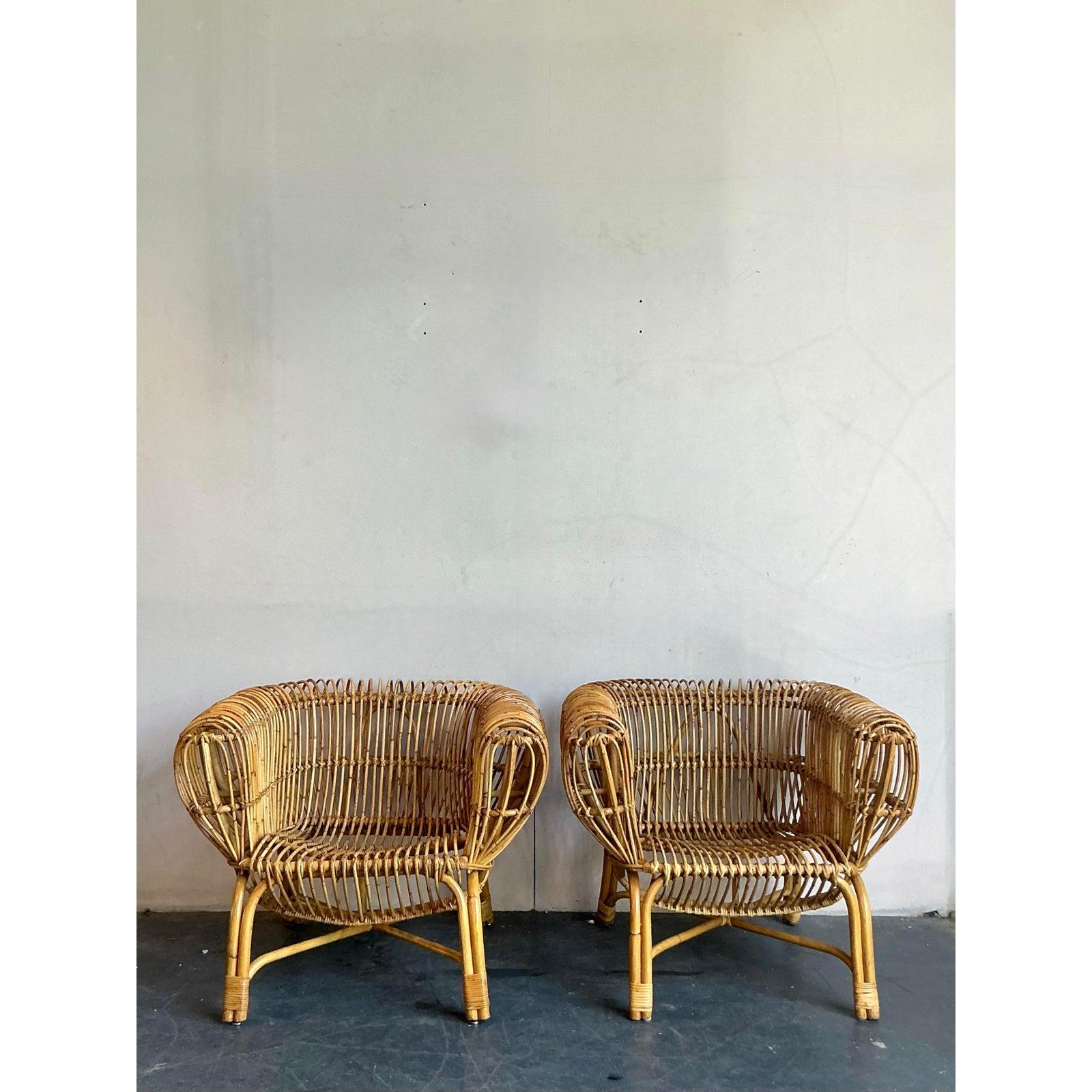 Vintage Boho Bent Rattan Lounge Chairs After Albini - A Pair en Bueno estado para la venta en West Palm Beach, FL