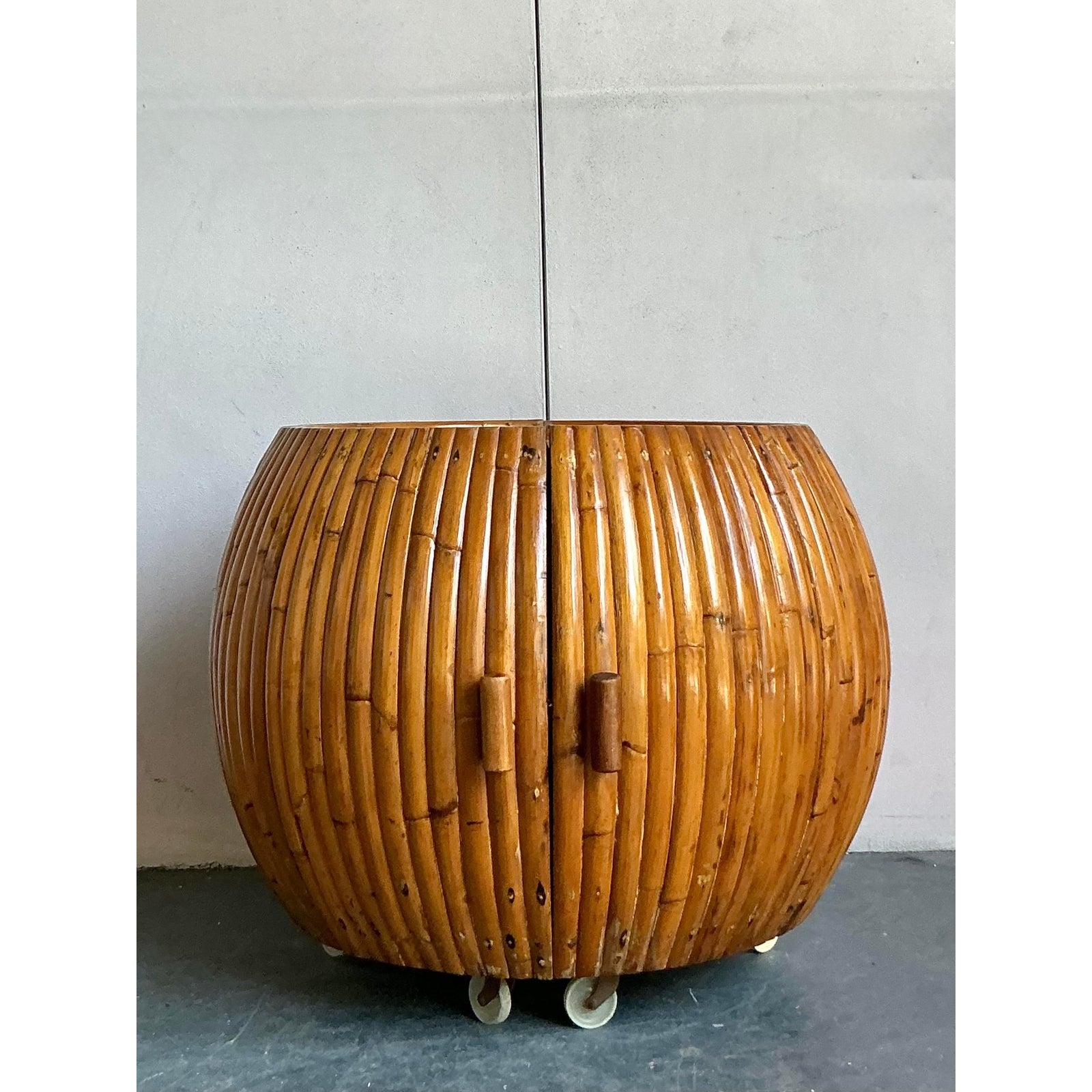 Barra Seca Rodante Vintage Boho Bent Rattan Moderno de mediados de siglo en venta