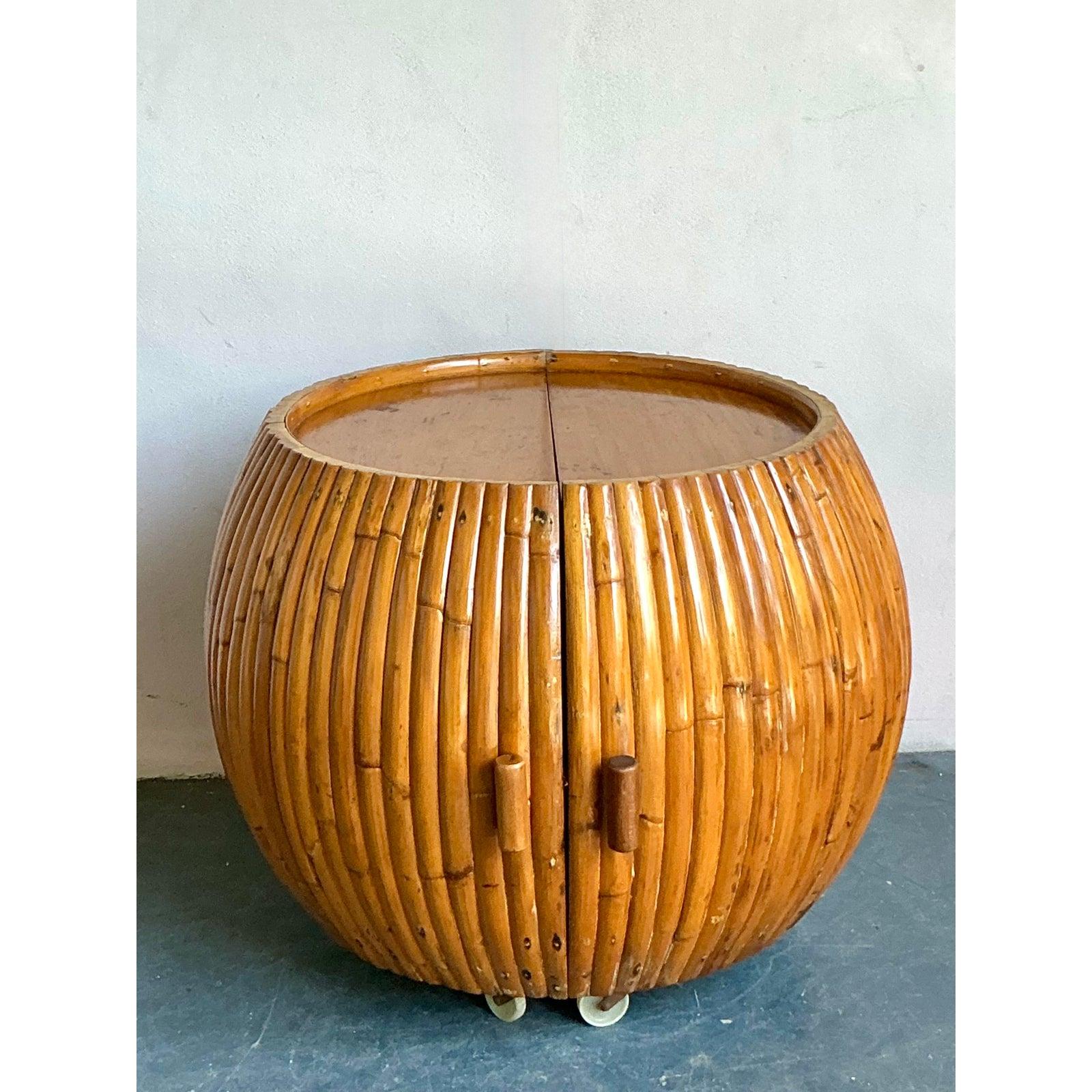 Barra Seca Rodante Vintage Boho Bent Rattan en Bueno estado para la venta en West Palm Beach, FL