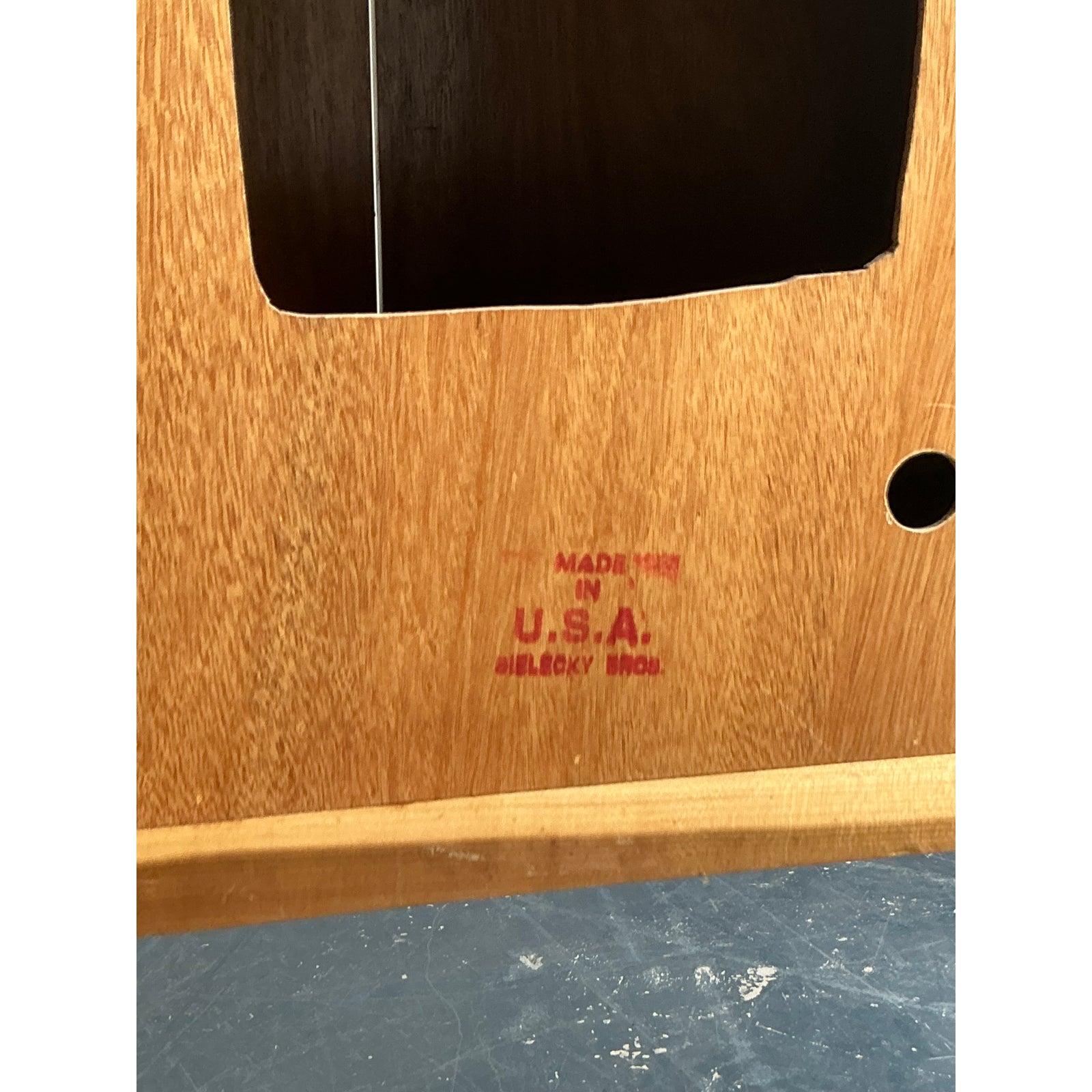 Armario Vintage Boho Bielecky Brothers de ratán tejido Moderno de mediados de siglo en venta