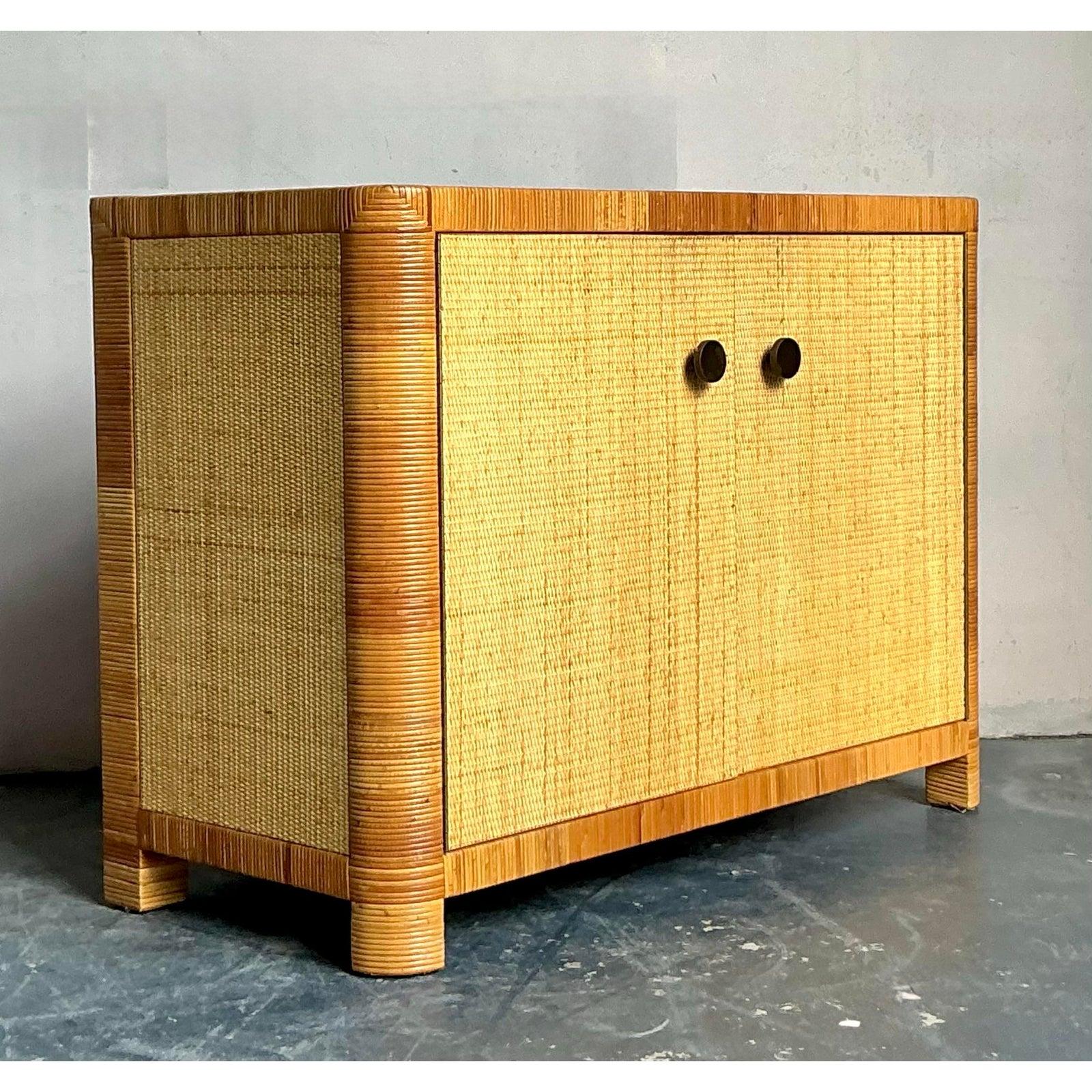 Armario Vintage Boho Bielecky Brothers de ratán tejido Estadounidense en venta