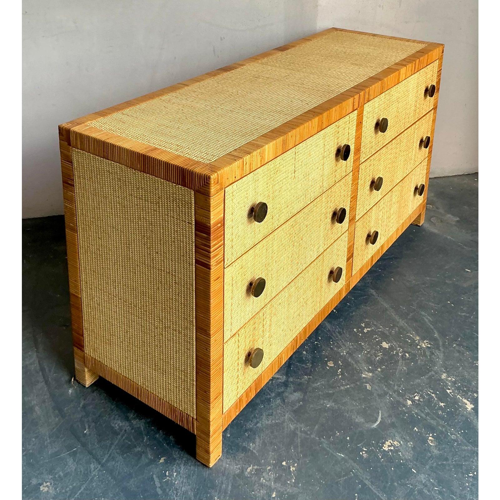 Vintage Boho Bielecky Brothers Geflochtene Rattan Kommode (amerikanisch) im Angebot