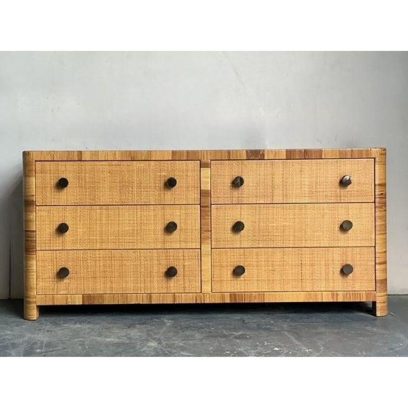 Vintage Boho Bielecky Brothers Geflochtene Rattan Kommode im Zustand „Gut“ im Angebot in West Palm Beach, FL