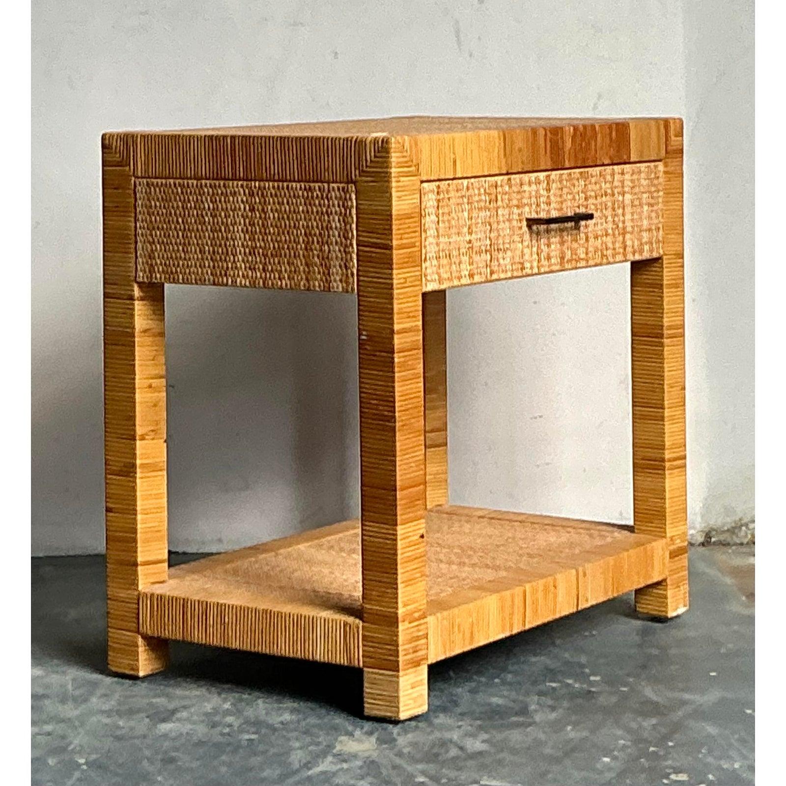 Comodino in rattan intrecciato Vintage By Bielecky Brothers In condizioni buone in vendita a West Palm Beach, FL