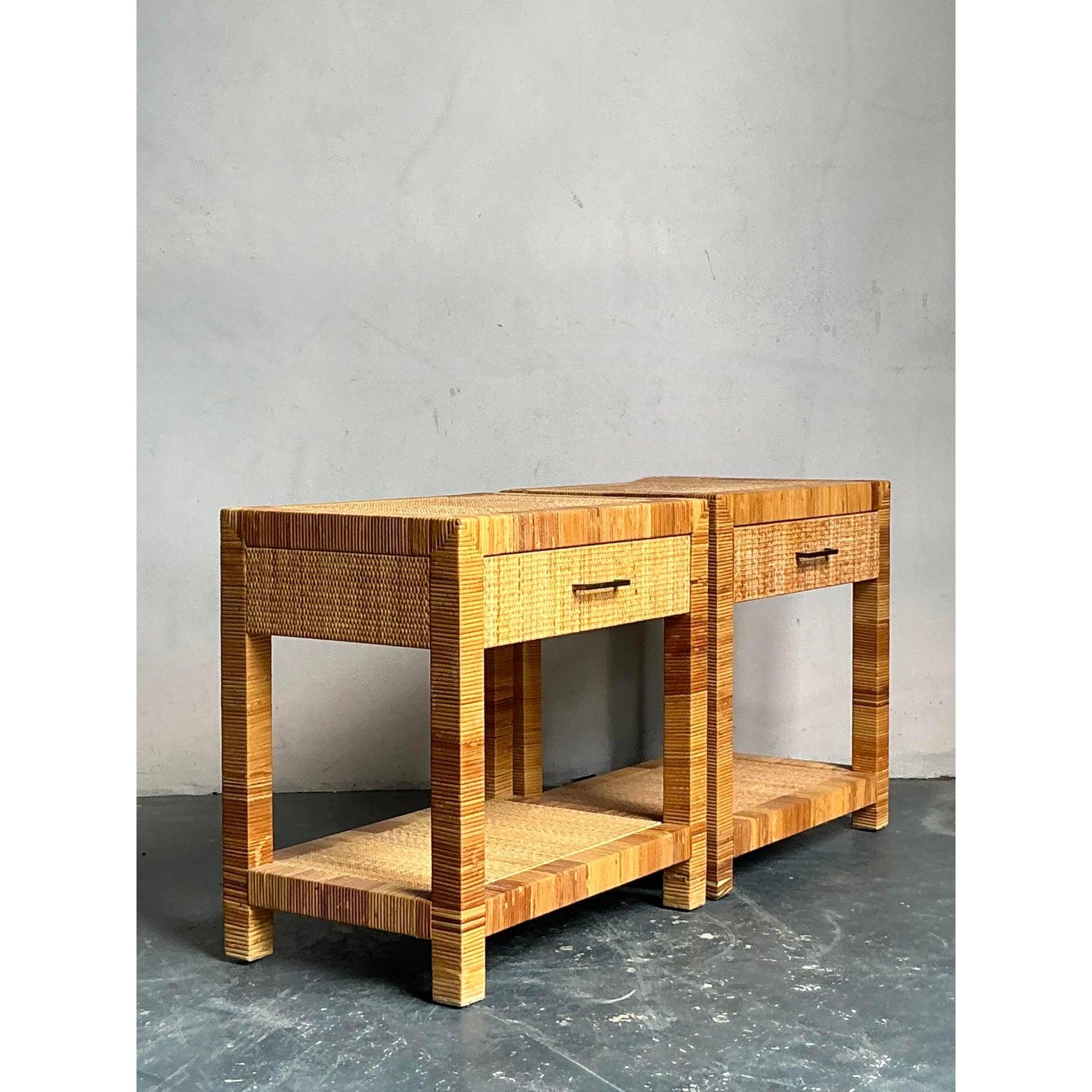 Ottone Comodini in rattan intrecciato dei fratelli Bielecky Brothers, vintage, una coppia in vendita
